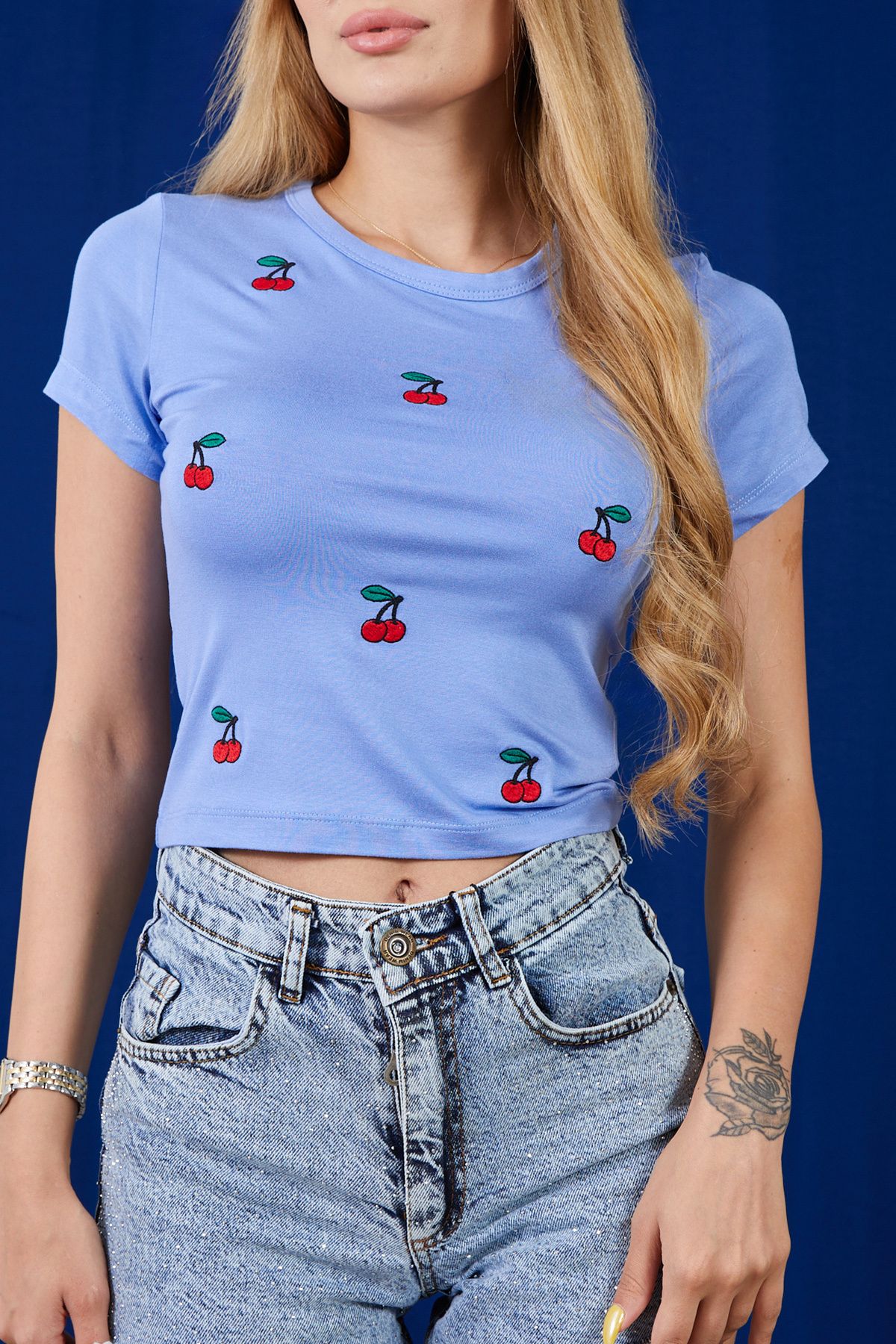 DPARİS Kiraz Baskılı Bisiklet Yaka Crop T-shirt