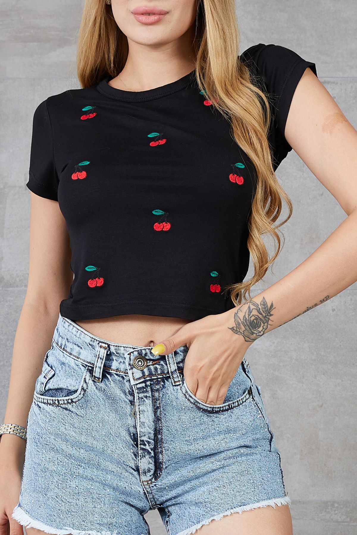 DPARİS Kiraz Baskılı Bisiklet Yaka Crop T-shirt