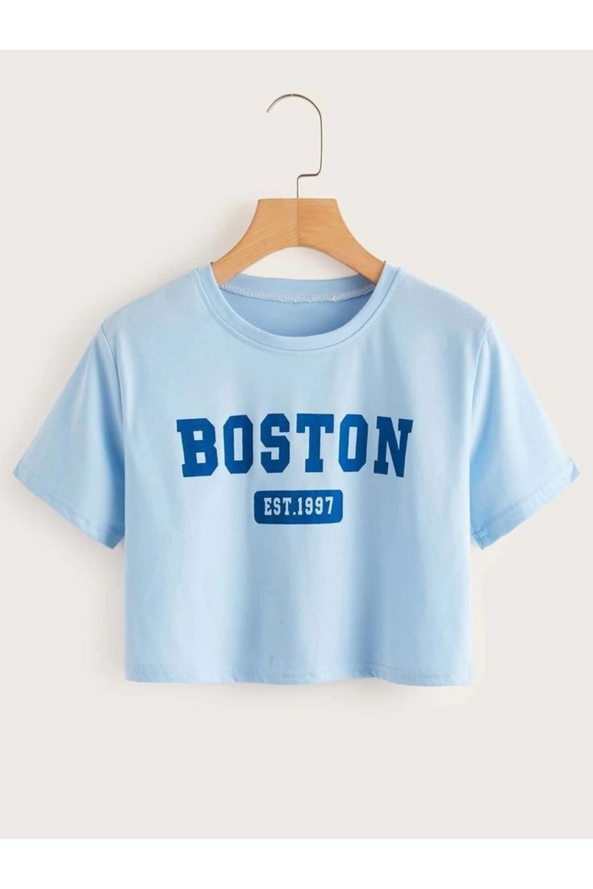 LAYORA "Boston Yazılı Mavi Crop Tişört – Spor ve Günlük Şıklık"