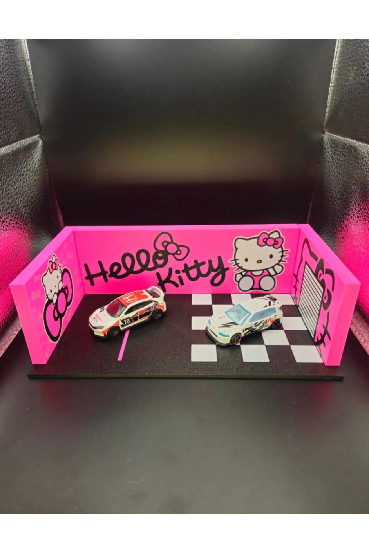 KARAHASANOĞLU MAKİNE Hello Kitty 1:64 Diorama Garaj