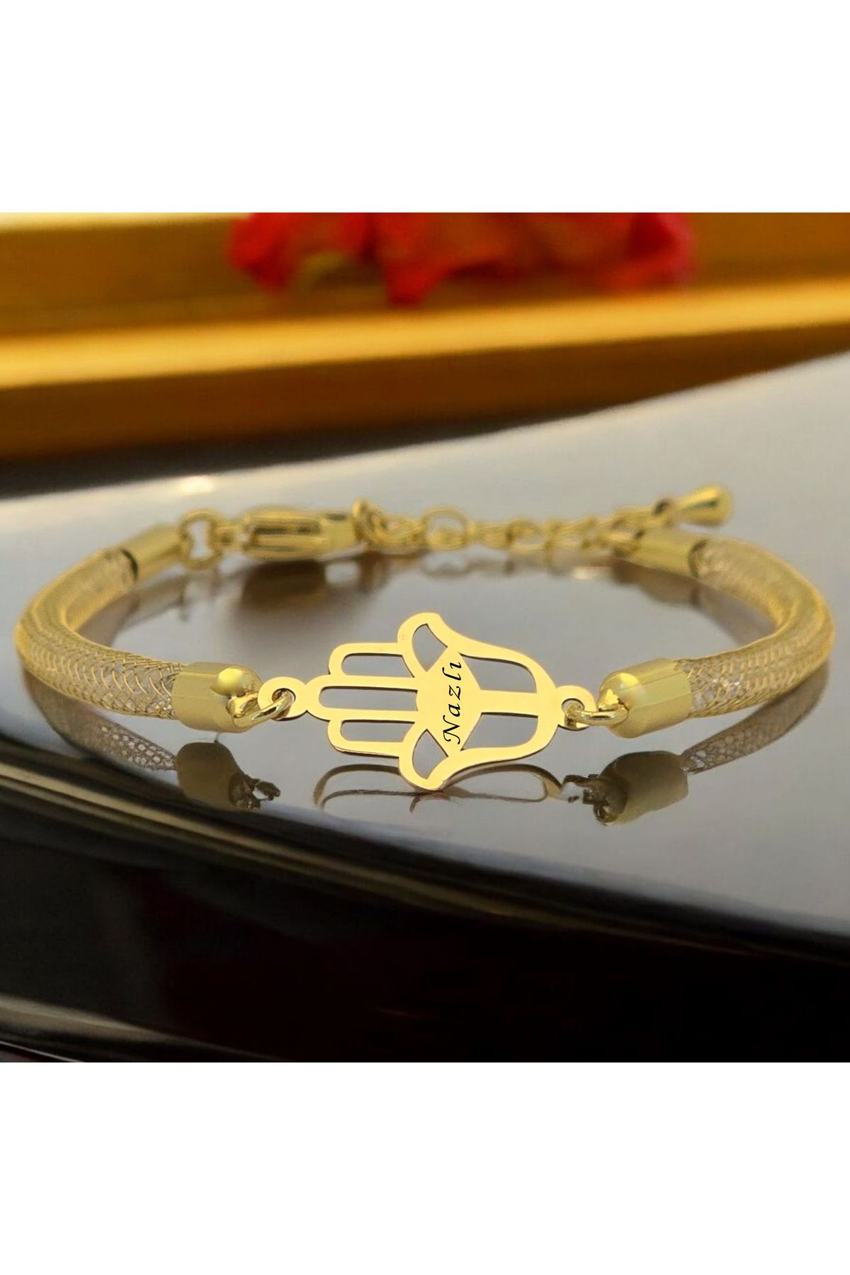 ARCHINO GOLD Nazlı İsmine Özel 14 Ayar Altın Plakalı Hasır Kordonlu Hamsa Motifli Hediye Bileklik-499isim