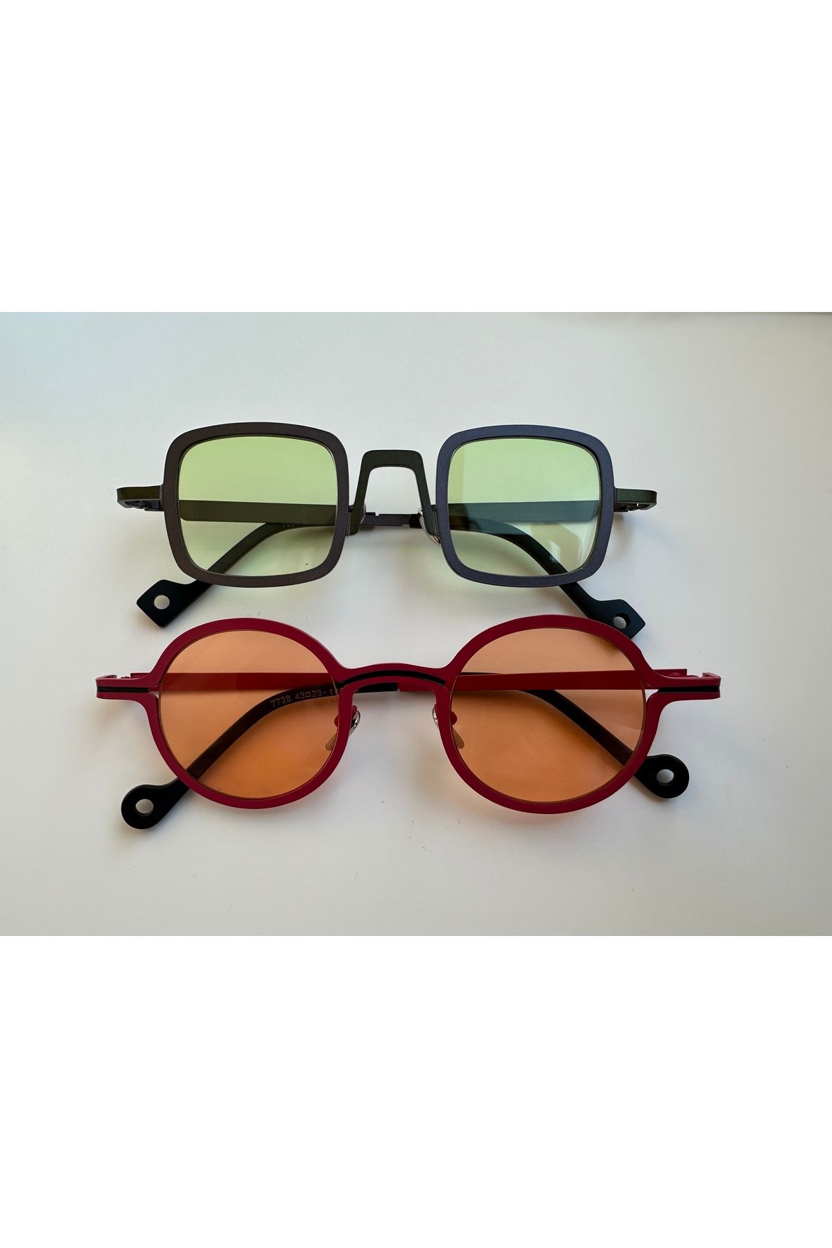 shop “Modern Retro siyah ve bordo Gözlük | UV400 Koruma | Unisex Yaz Modası”