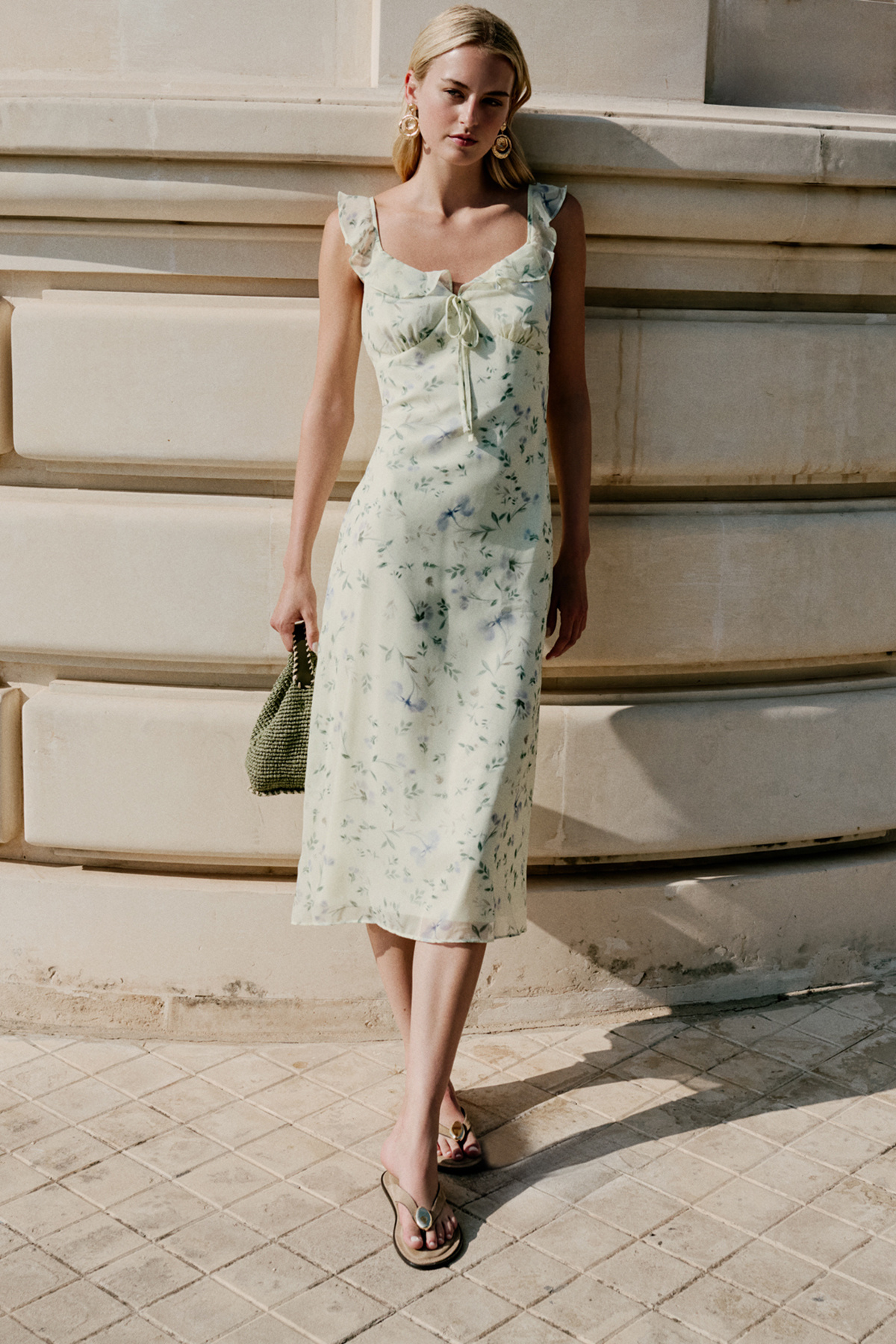 Trendyolmilla  Sarı Çiçekli A Kesim Fırfırlı Şifon Uçuş Uçuş Dokuma Midi Elbise TWOSS25EL00568