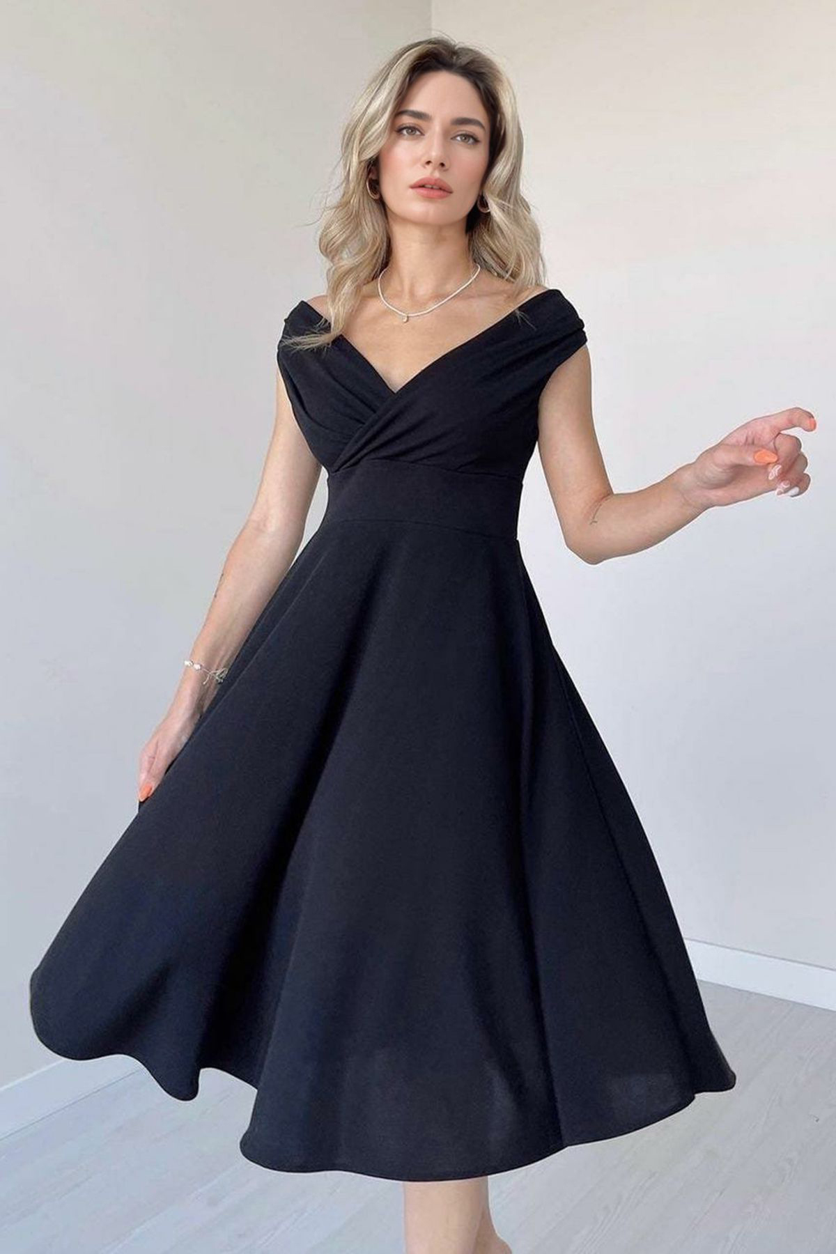 Trendyolmilla  Siyah A-Kesim Dokuma Midi Abiye Gece Mezuniyet Elbisesi TPRAW25EL00183 - Görsel 2