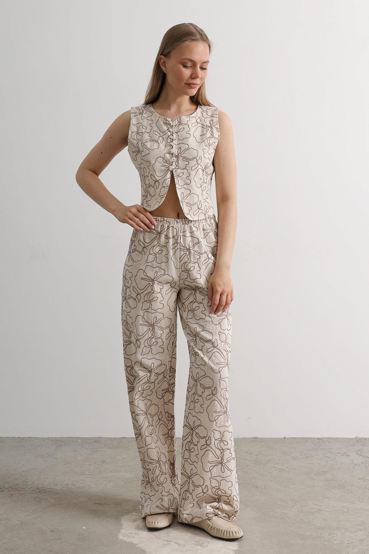 Trendyolmilla  Taş Çiçekli Yelek Pantolon Dokuma Alt - Üst Takım TWOSS25AU00126