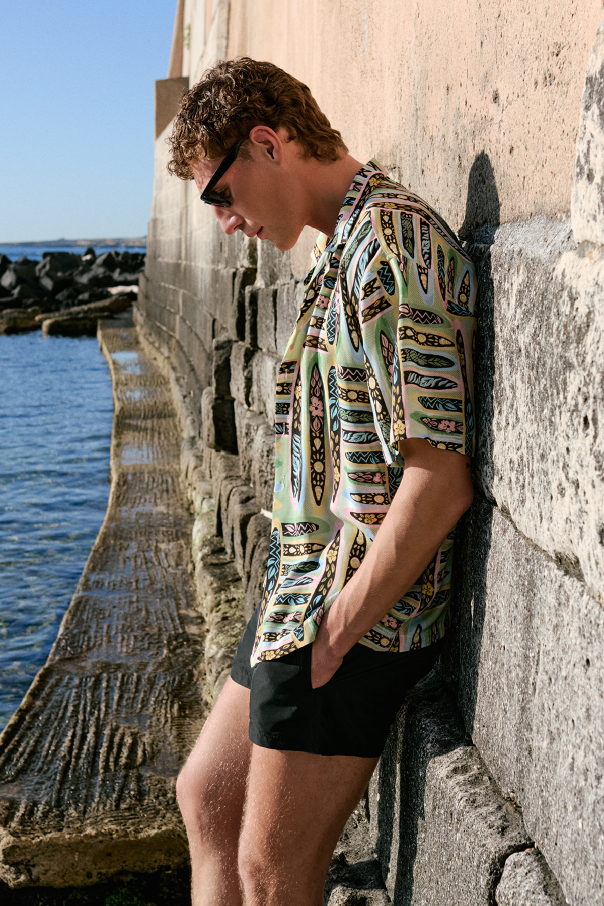 Trendyolmilla Man Çok Renkli Oversize Fit Salaş Dökümlü Yazlık Gömlek TMNSS25GO00072