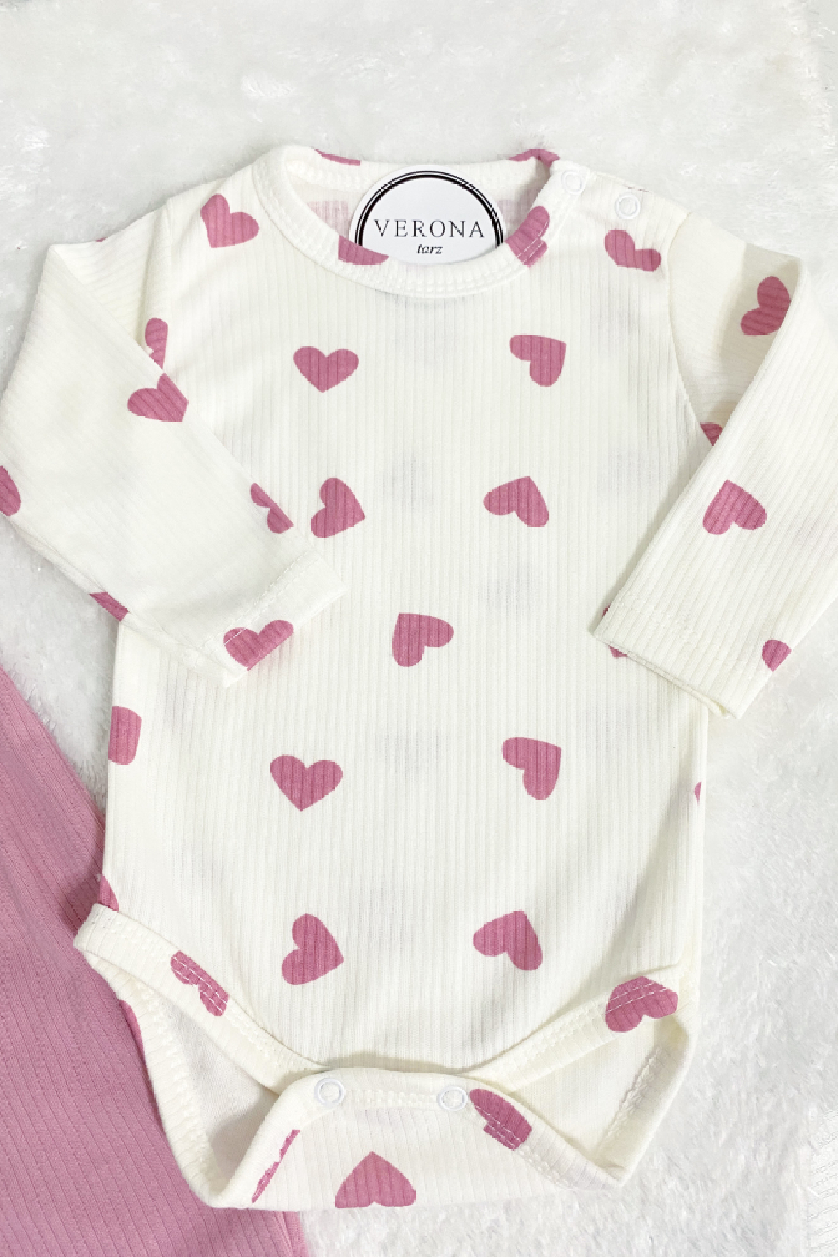 VERONA TARZ Kız Bebek Kalp Nakışlı 2li Salopet Takımı Uzun Kol Çıtçıtlı Yenidoğan Kıyafeti Çorap Hediye fotoğrafı 4 (önizleme)