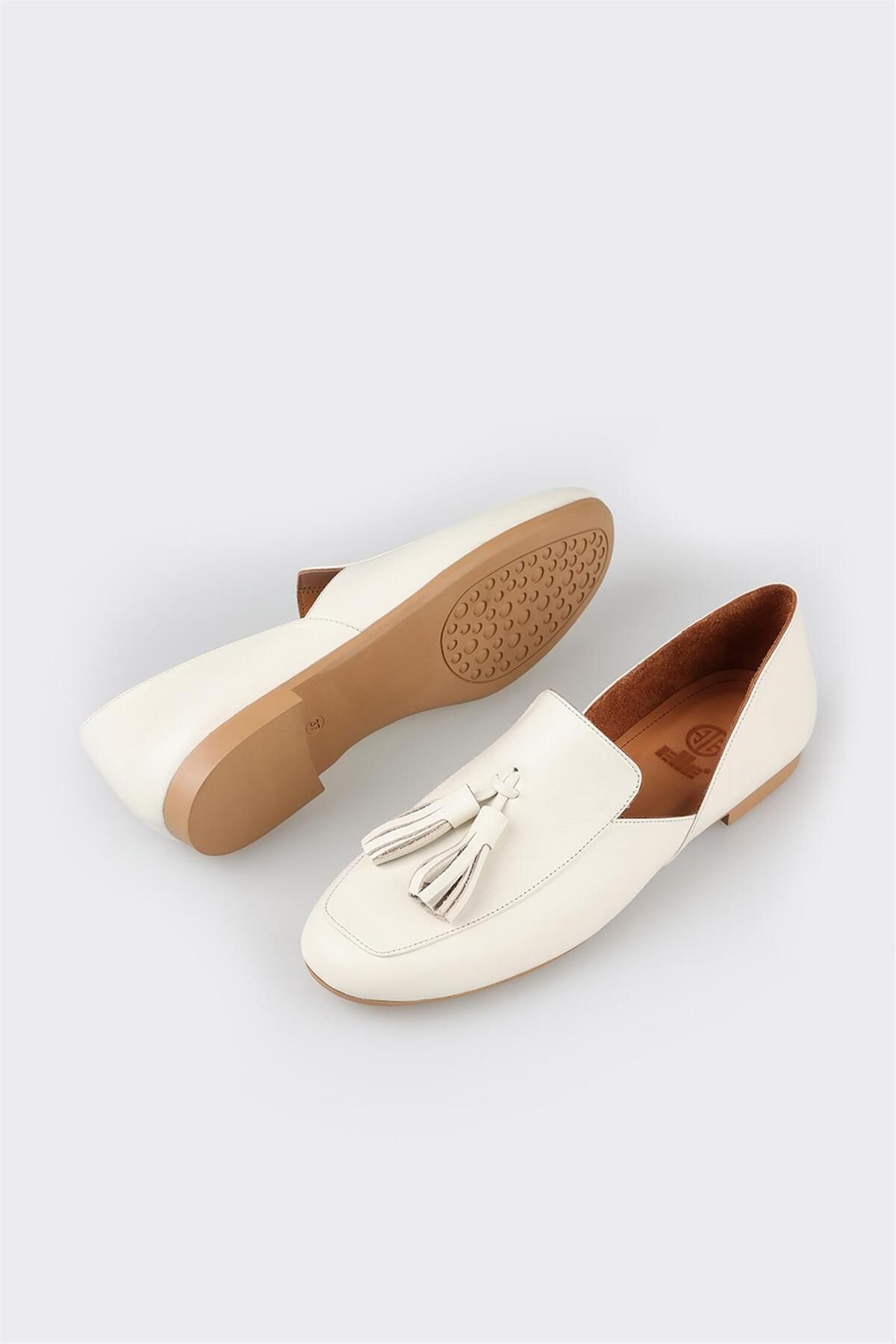Elle Shoes-حذاء لوفر نسائي من جلد إكرو 3