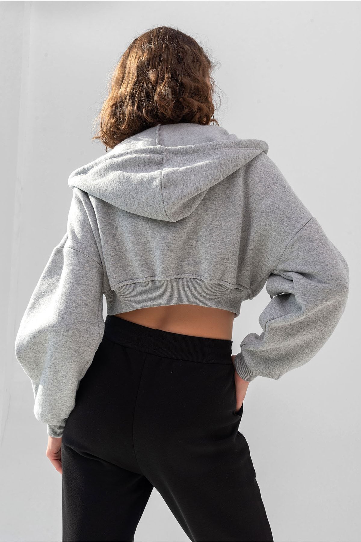 la & vetta  Gri Kapüşonlu V Yaka Crop Örme Sweatshirt - Görsel 7
