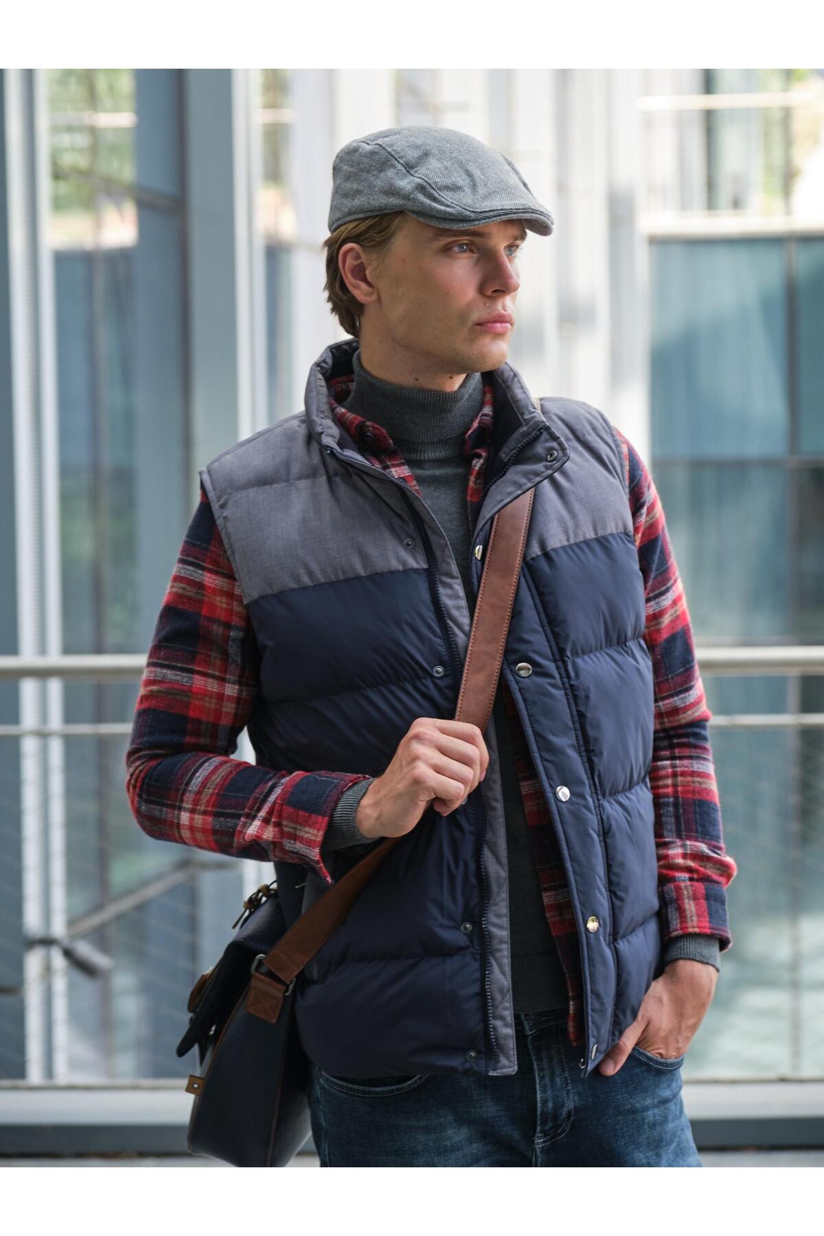 جلیقه مردانه سرمه‌ای اسلیم فیت، ضد باد و ضد آب، آستر حرارتی، تنفس‌پذیر، جین ۴۵۱۴