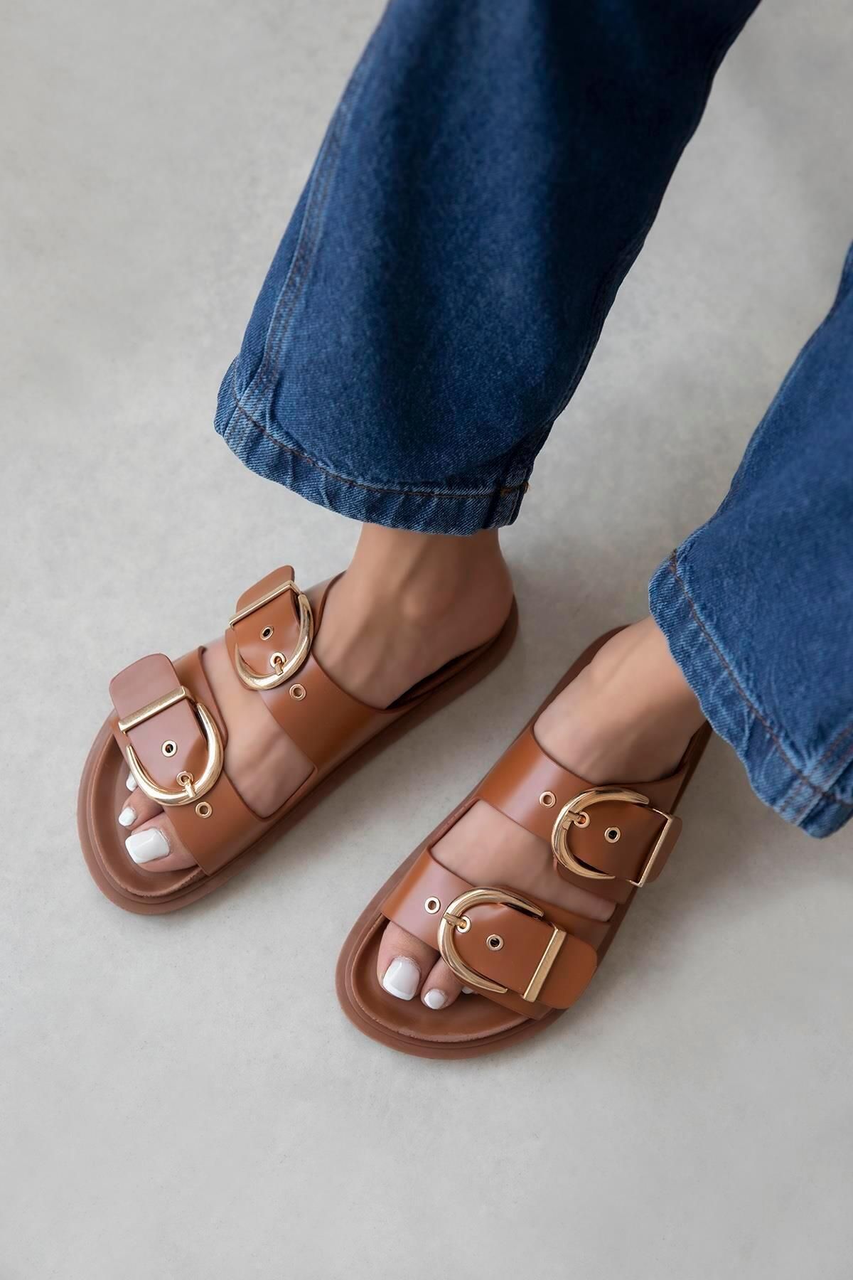 STRASWANS-Forster Women's Daily Comfort Slippers - Buckle Detailed, Tan 1