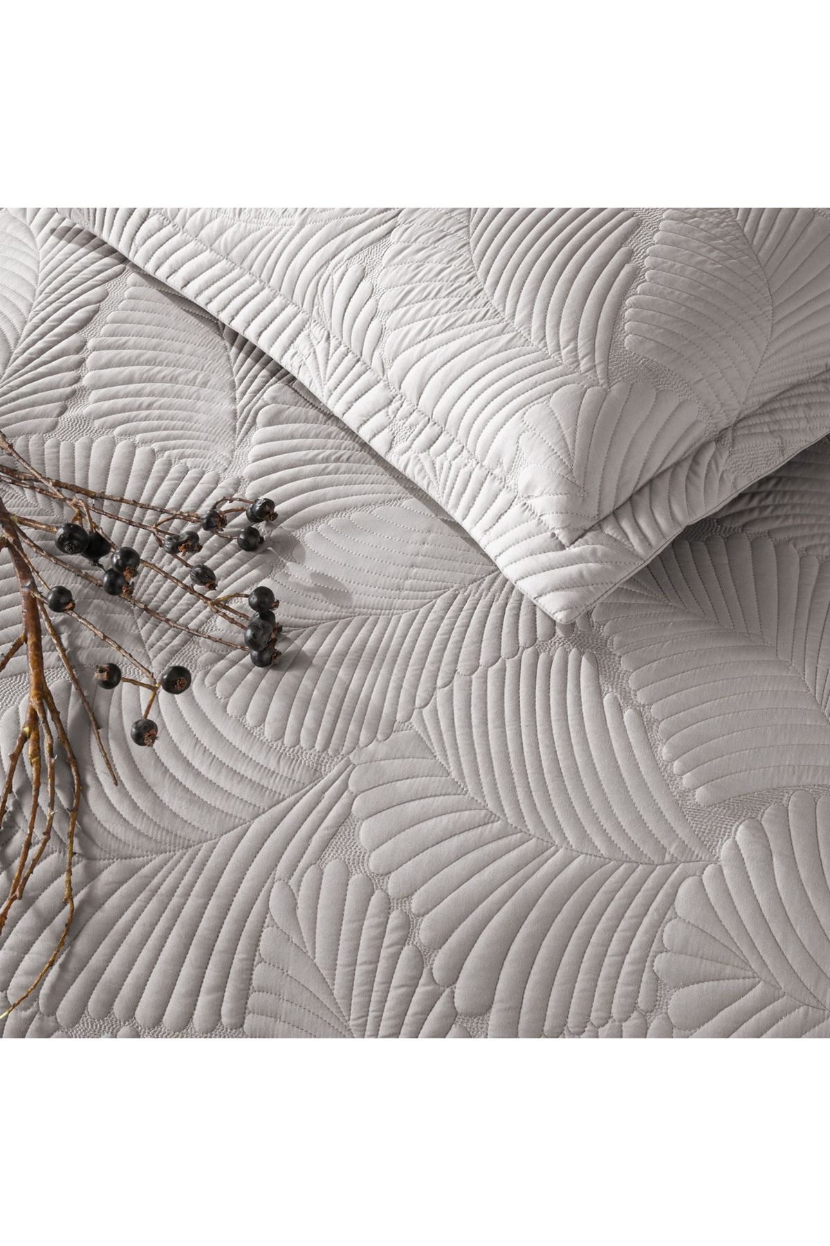 Linens-Leaf Mink Single Bedspread Set 2