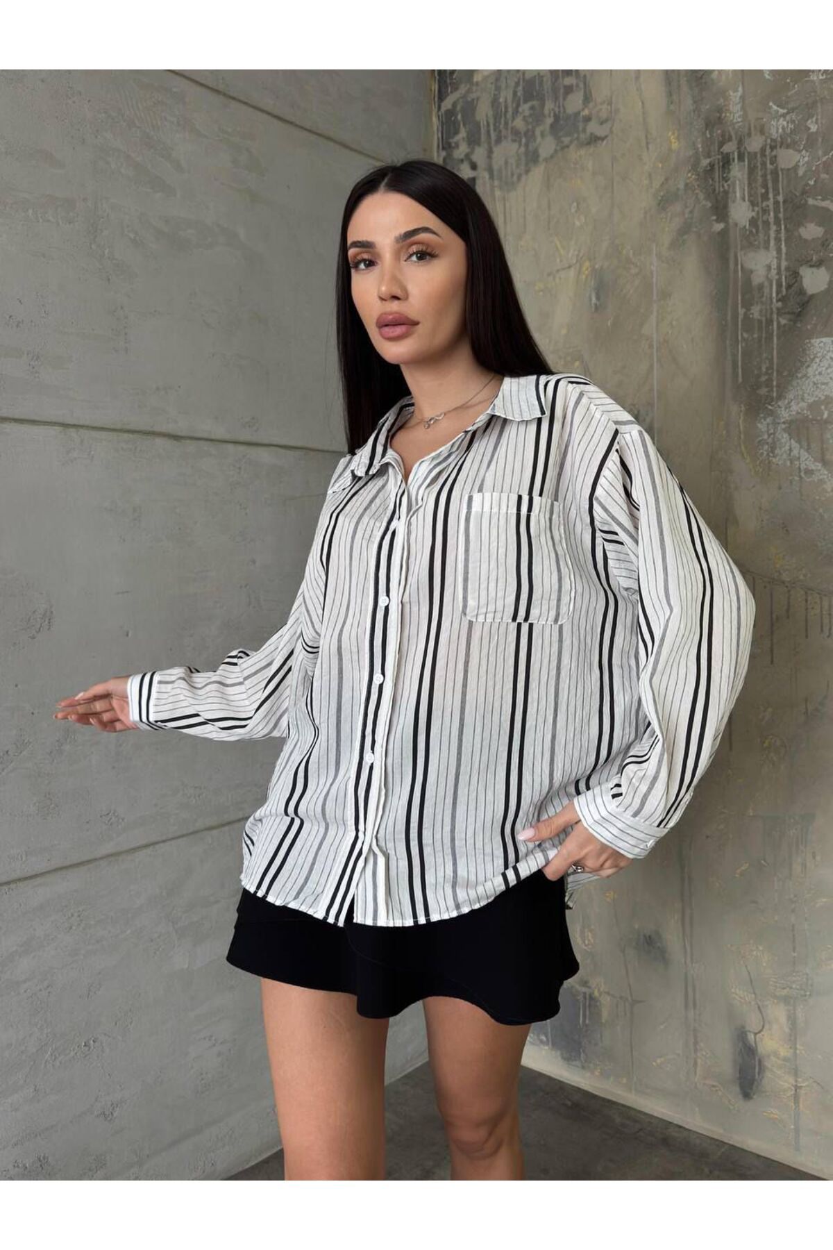MODA SİYAH BEYAZ BEDENLİ ÇİZGİLİ GÖMLEK