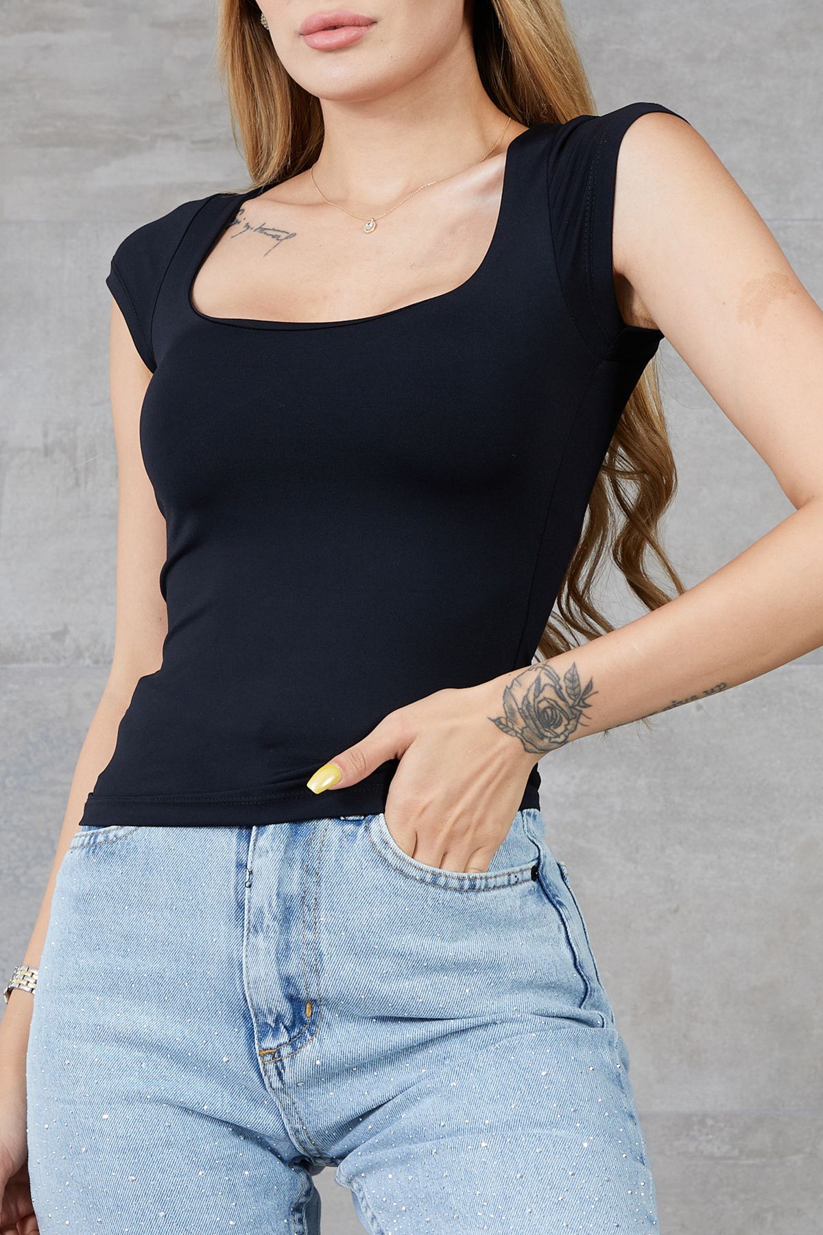DPARİS U Yaka Kısa Kol Likralı Body