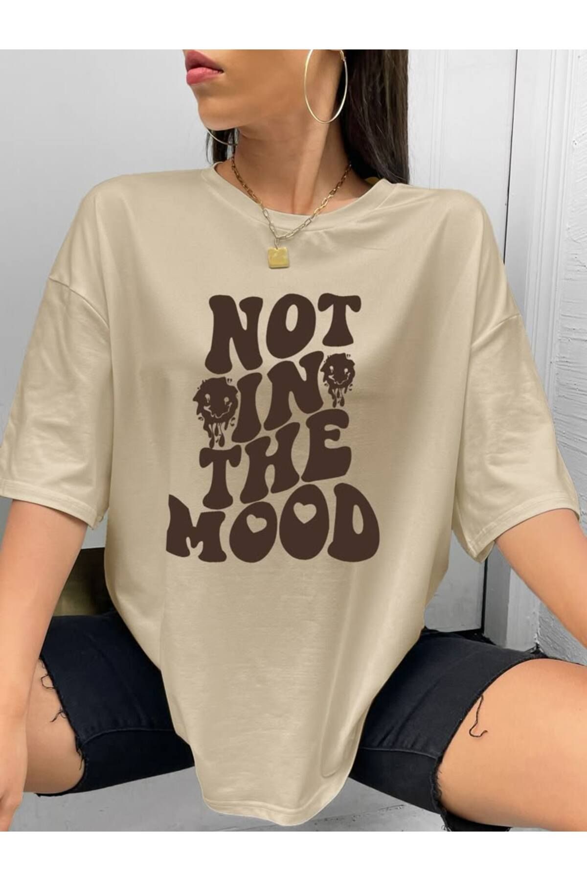 LAYORA "Not in the Mood Baskılı Oversize Tişört – Asi ve Tarz Duruş!"