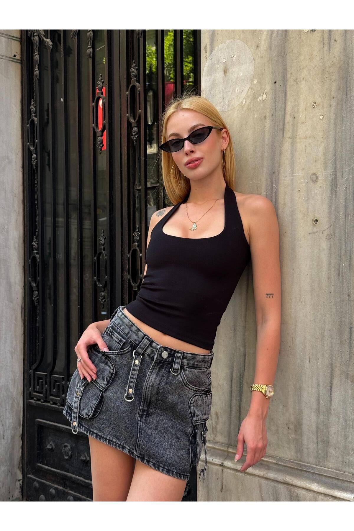 ELBEY Boyundan Geçirmeli Sırt Açık Basic Crop Bluz