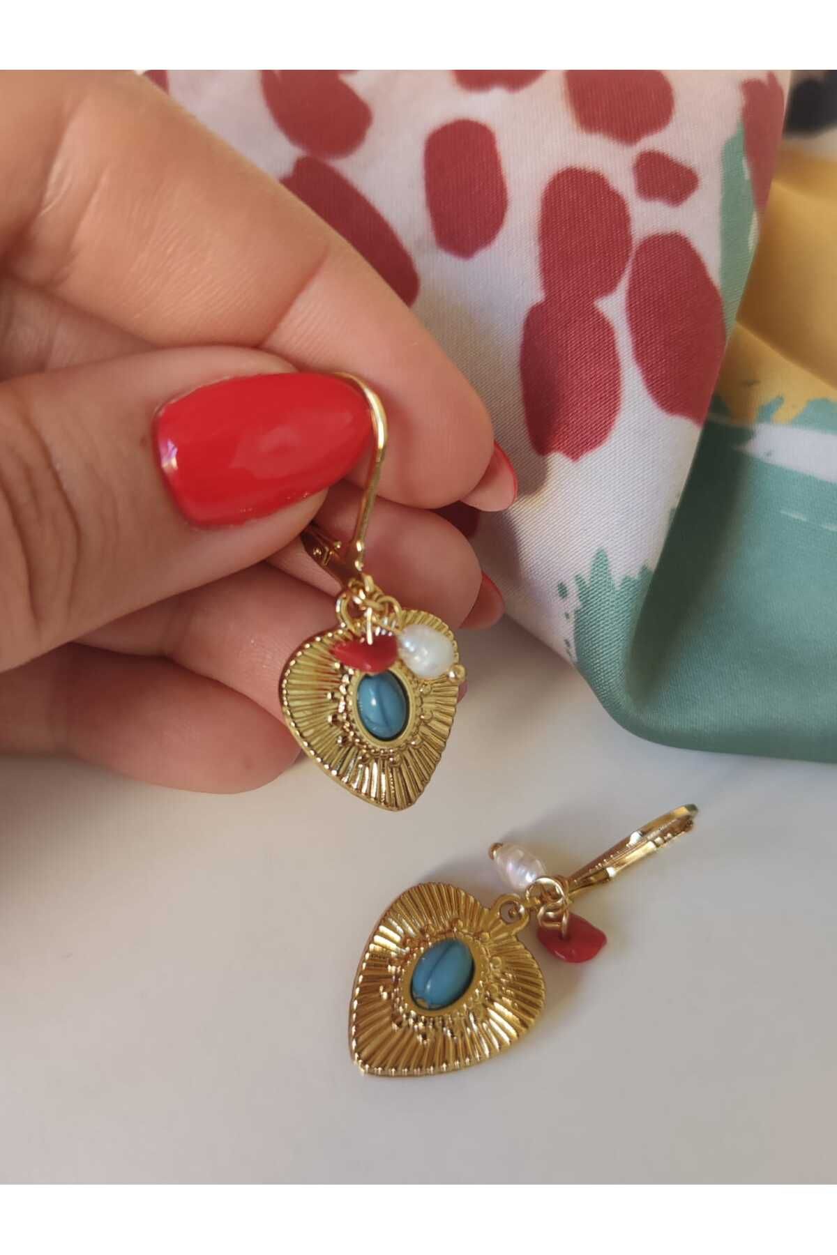 MoS JEWELLERY Paslanmaz Çelik Gold Renk Kalp Figürlü Mercan ve İnci Detaylı Turkuaz Taşlı Küpe