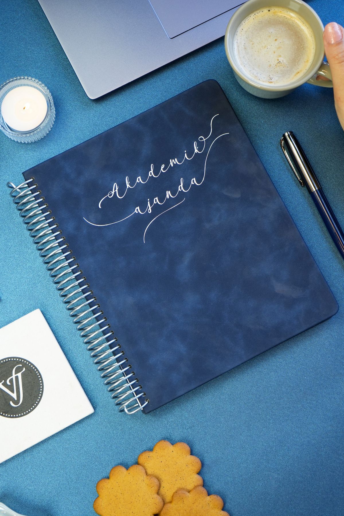 Victoria's Journals Vegan Deri Spiralli Akademik Ajanda-2025–2026 | 17x23 cm. | Ayraçlı | Premium Sert Kapak| Blue Mind