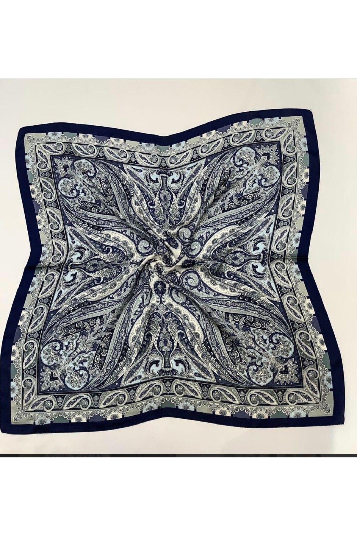 CHARMLUCKY RENKLİ DESENLİ ŞAL 70X70 CM