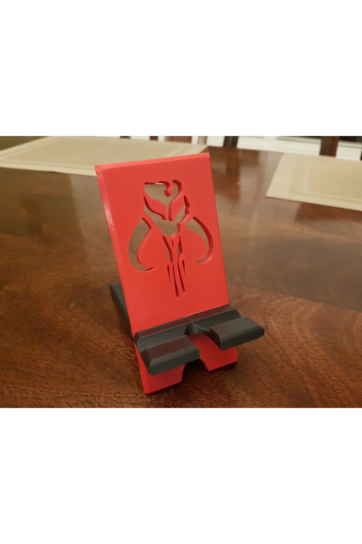 talaşoğlu Mandalorian telefon / tablet standı