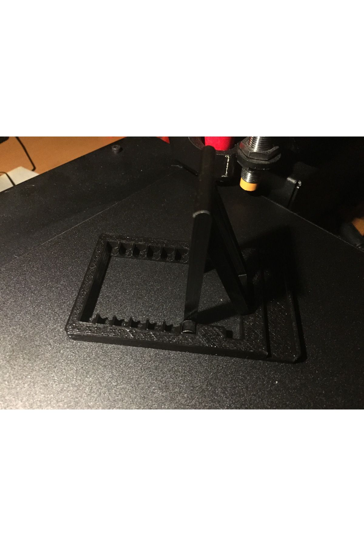 talaşoğlu Ayarlanabilir açıyla evrensel telefon/tablet standı.