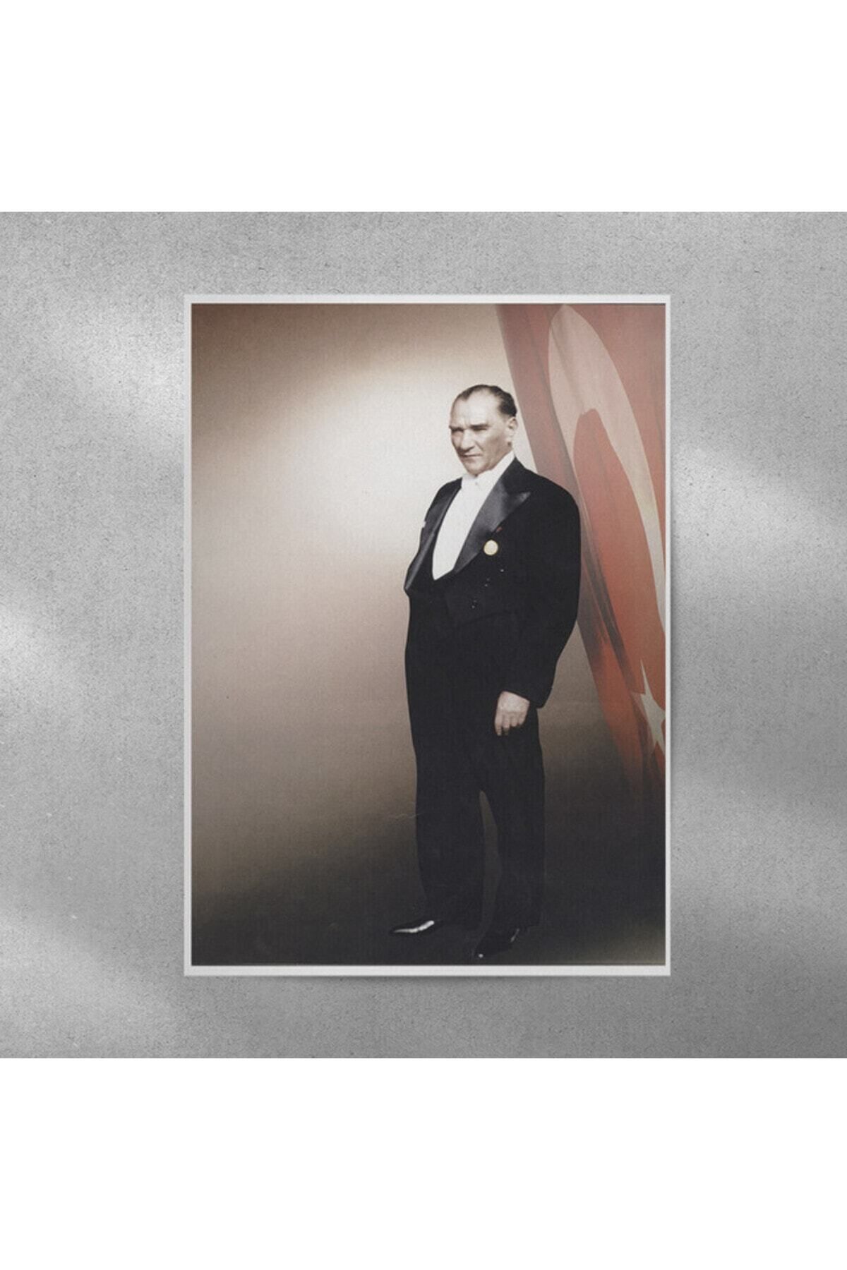 Elioure 35x50 cm Atatürk Temalı Duvar Posteri, Şık ve Modern Dekorasyon Hediye