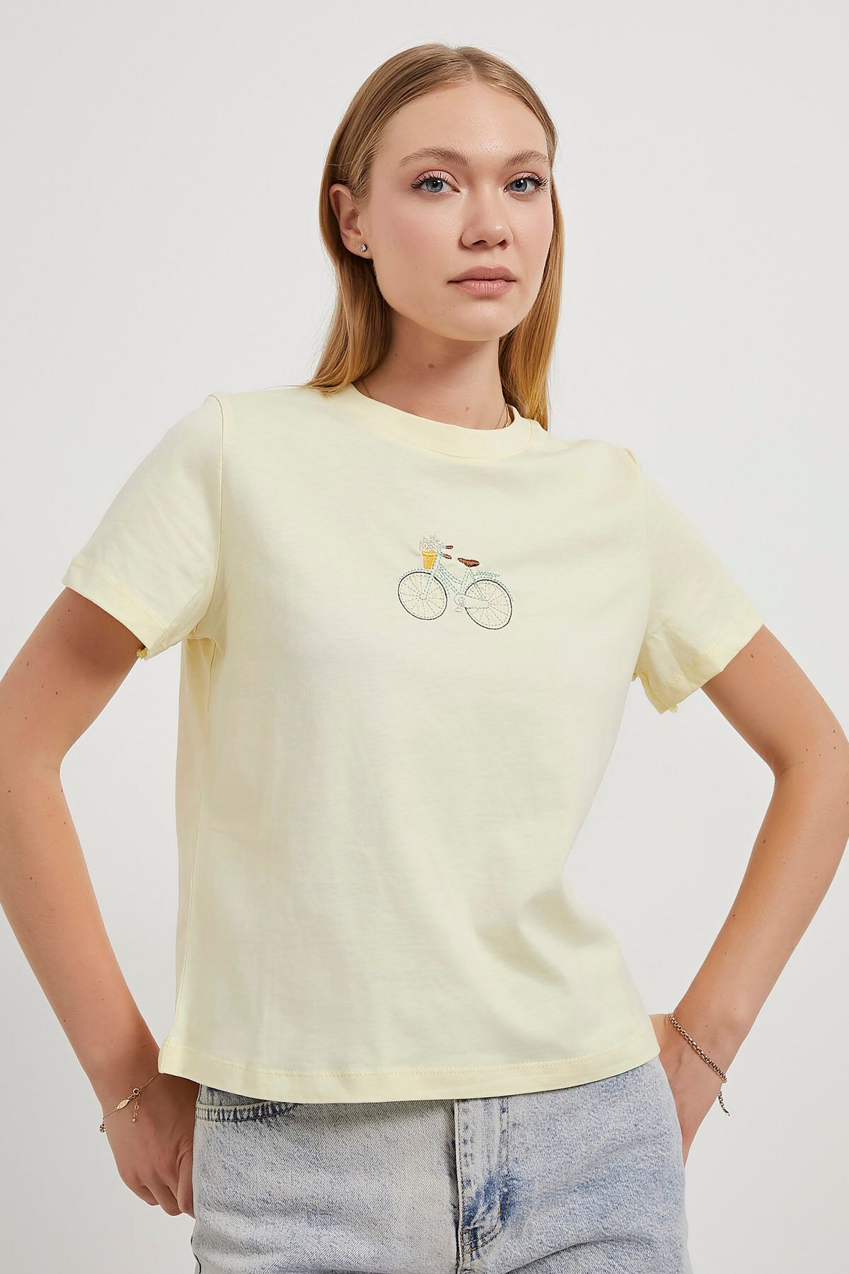 Arma Life ARMALIFE 10572 BİSİKLET NAKIŞLI BİS YAKA KADIN T-SHIRT
