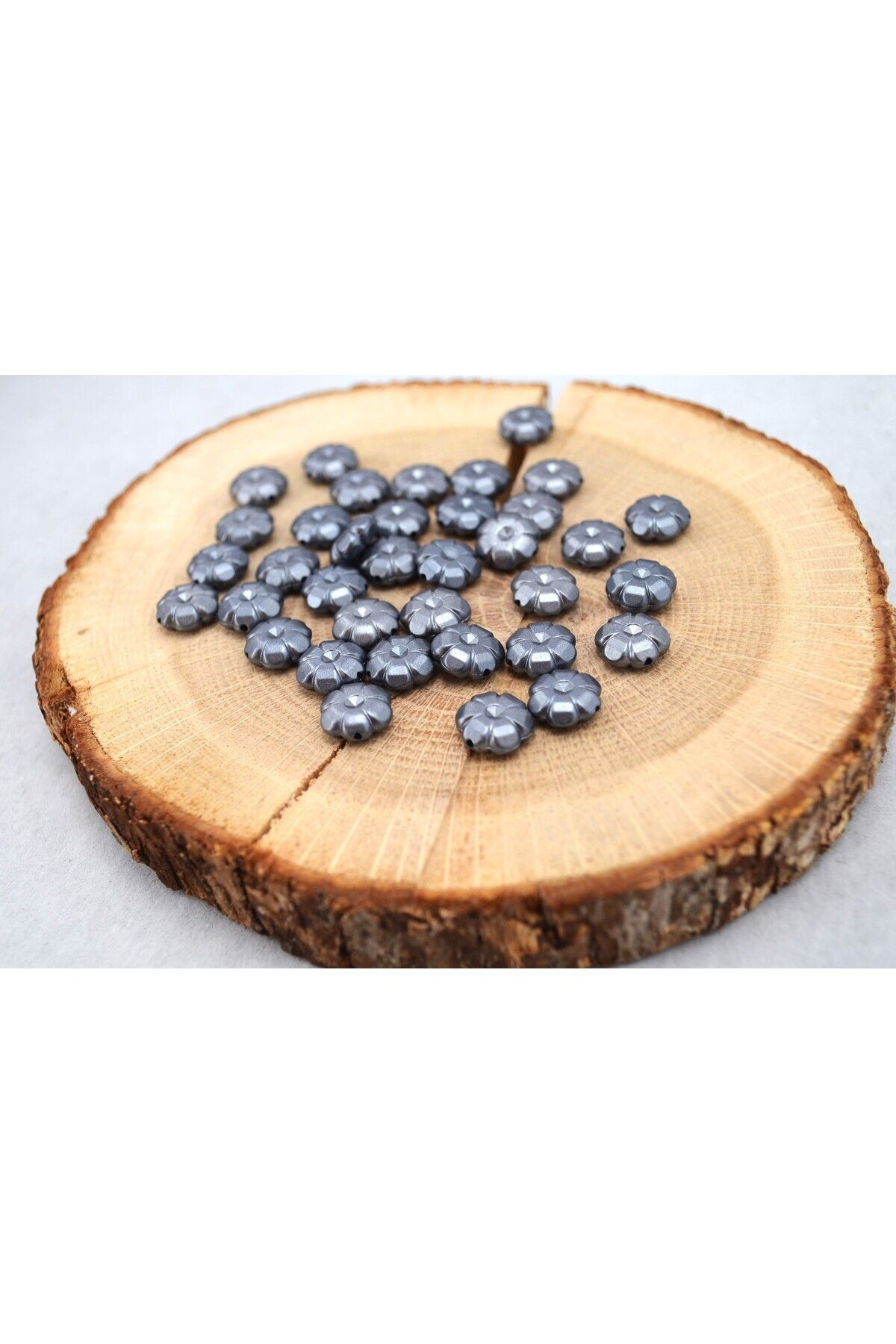 FlowerAksesuar 25 Gram (80-85 Adet) - 10 mm Papatya Boncuk, Bileklik ve Kolye Boncuğu, Takı Boncuğu, Füme Renk