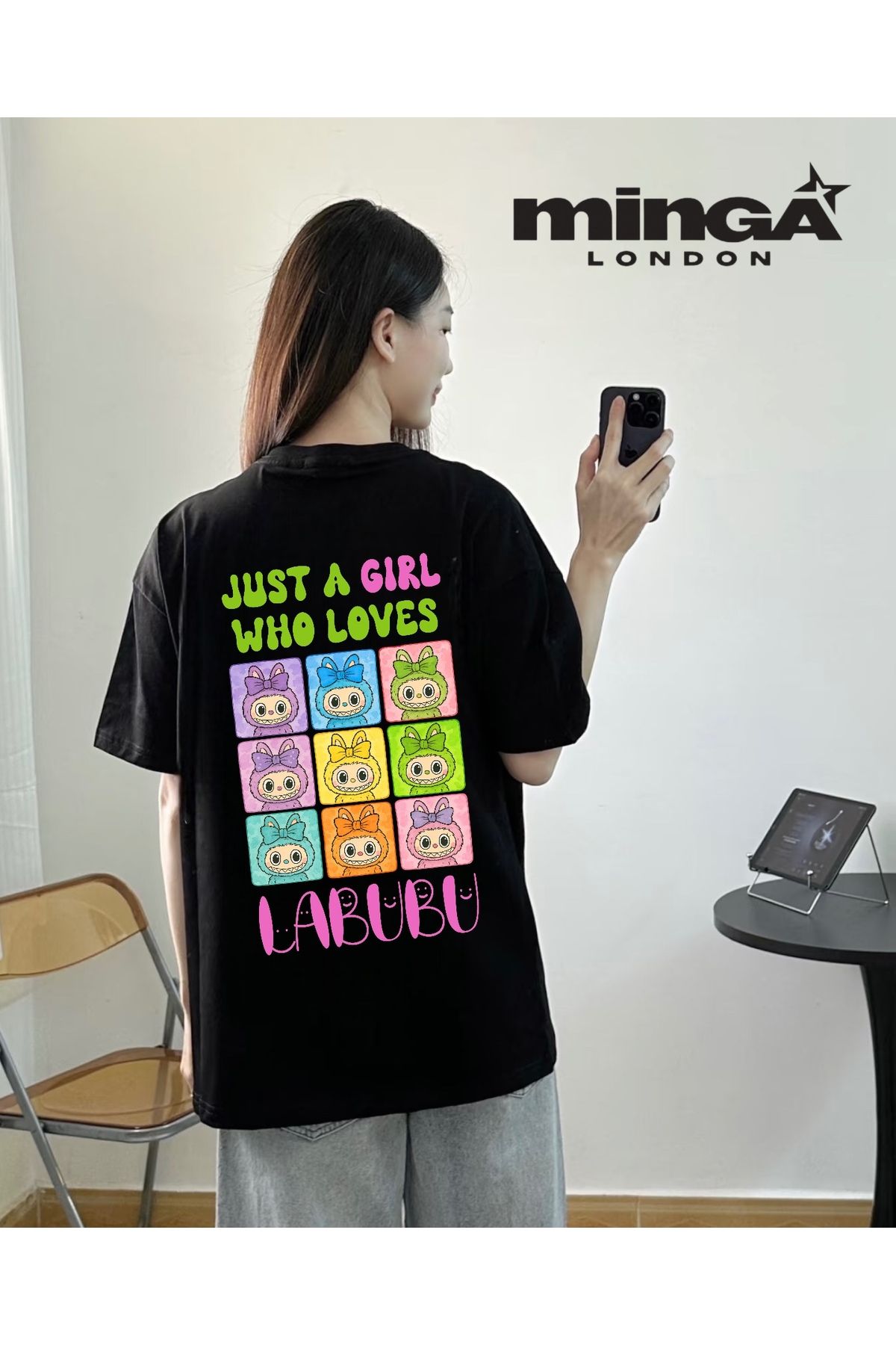 Minga London Siyah Labubu Card Baskılı Oversize Tshirt -Minga London
