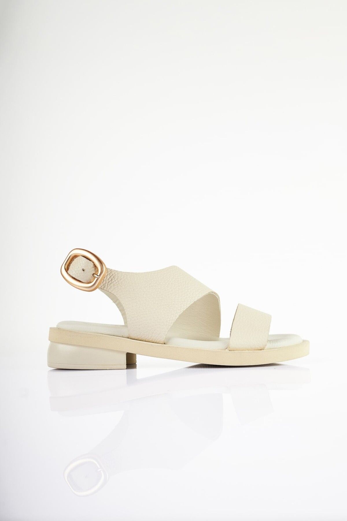 SU SHOE BOUTIQUE NO82 Bej Hakiki Flotter Deri Kısa Topuklu Sandalet