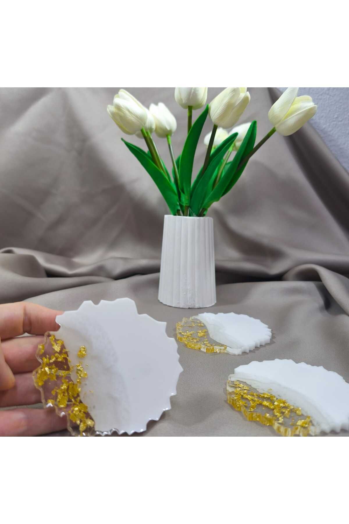 demet art studio Dalgalı Kenarlı Gold Varaklı Beyaz 4’lü Bardak Altlığı – Lüks Hediyelik Set