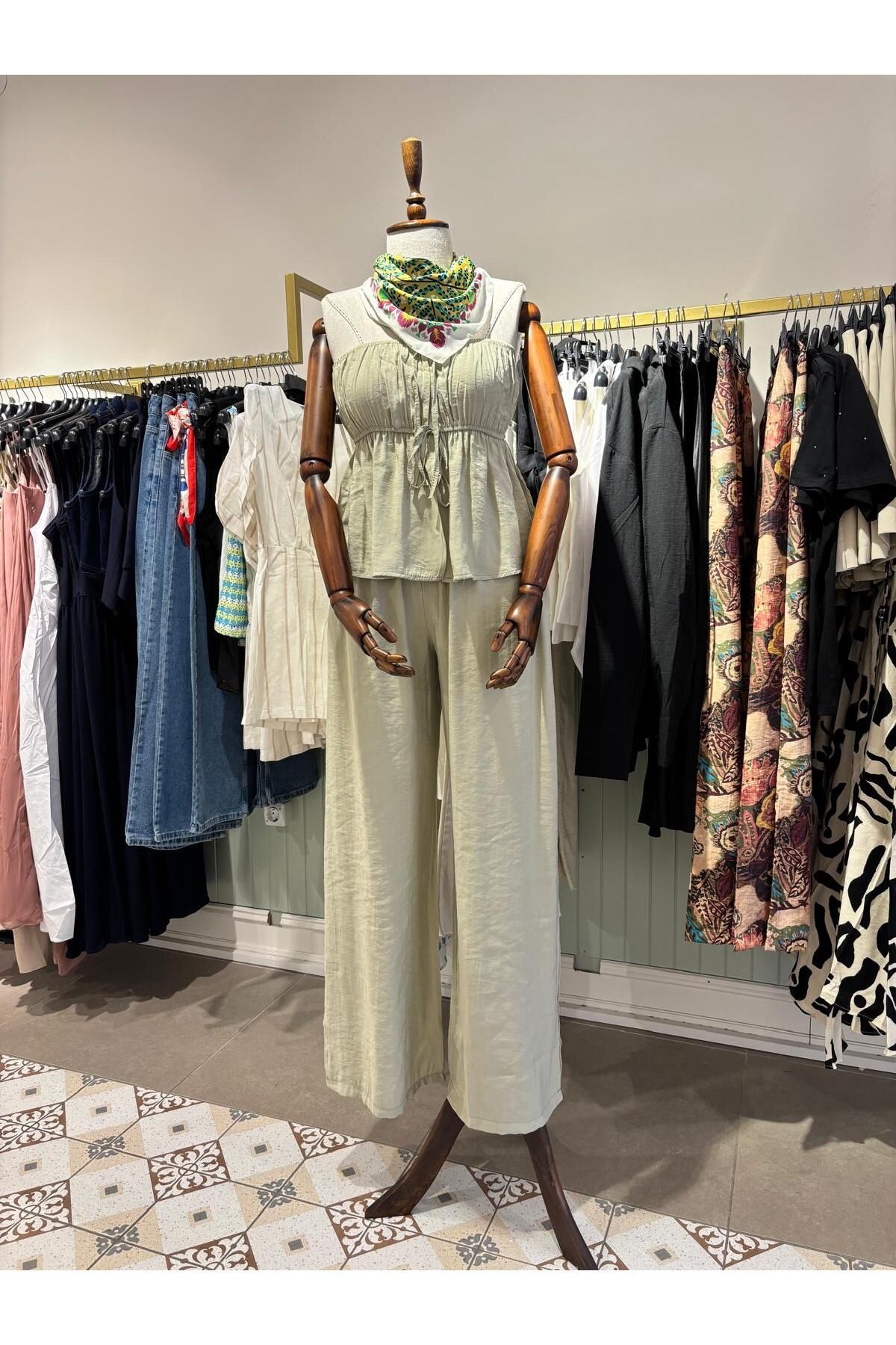 The Zest Boutique Straplez Büzgülü Pantolon Takım