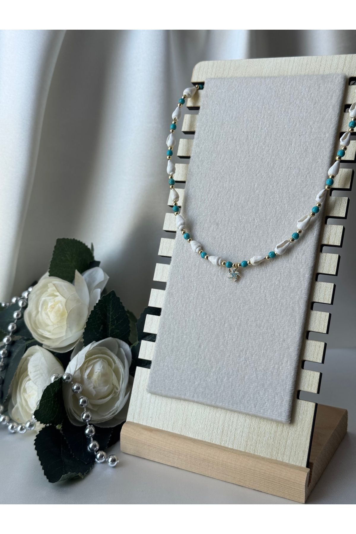 FASHİON JEWELRY Altın Renkli Boncuklu Ufak Deniz Kabuklu İnce Figürlü Bijuteri Kolye