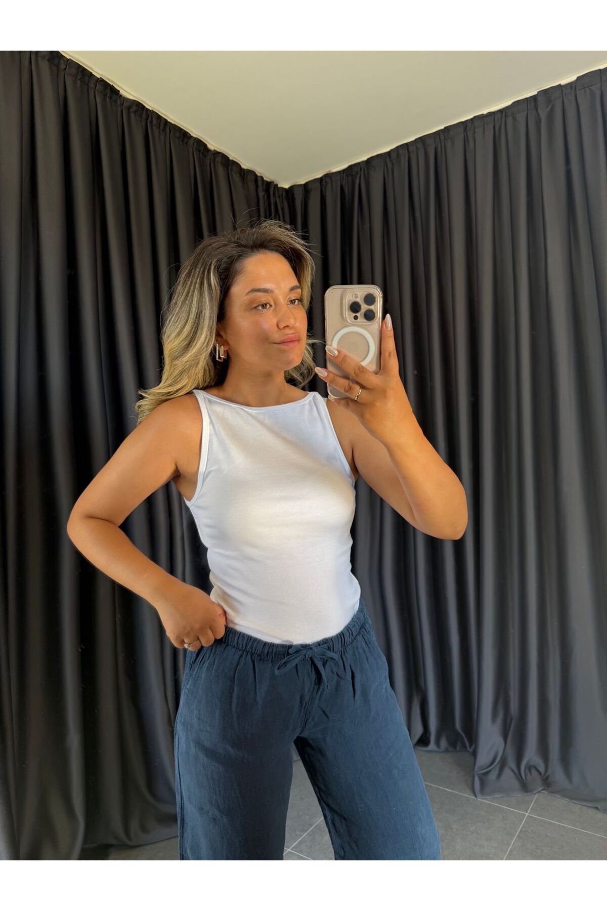 BÜŞRA PERKER 21048 Beyaz Halter Yaka Top