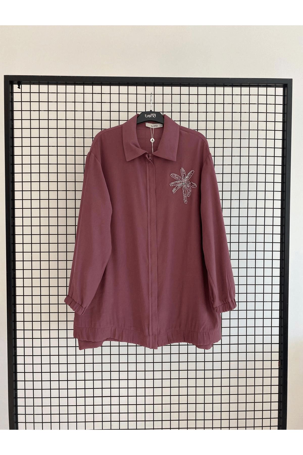 Armine Gömlek Yaka Çiçek Taş Desenli Tunik 25DSB466