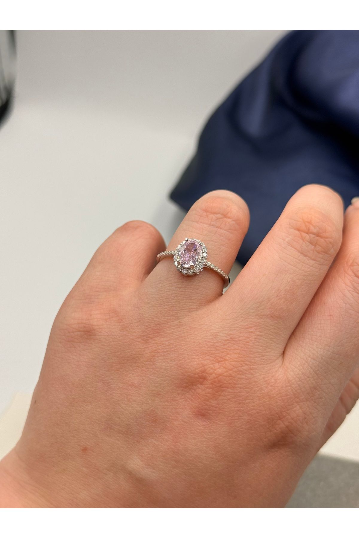 Unzilee PEMBE TAŞLI OVAL ŞEKLİNDE 925 AYAR GÜMÜŞ PIRLANTA KESİM YÜZÜK