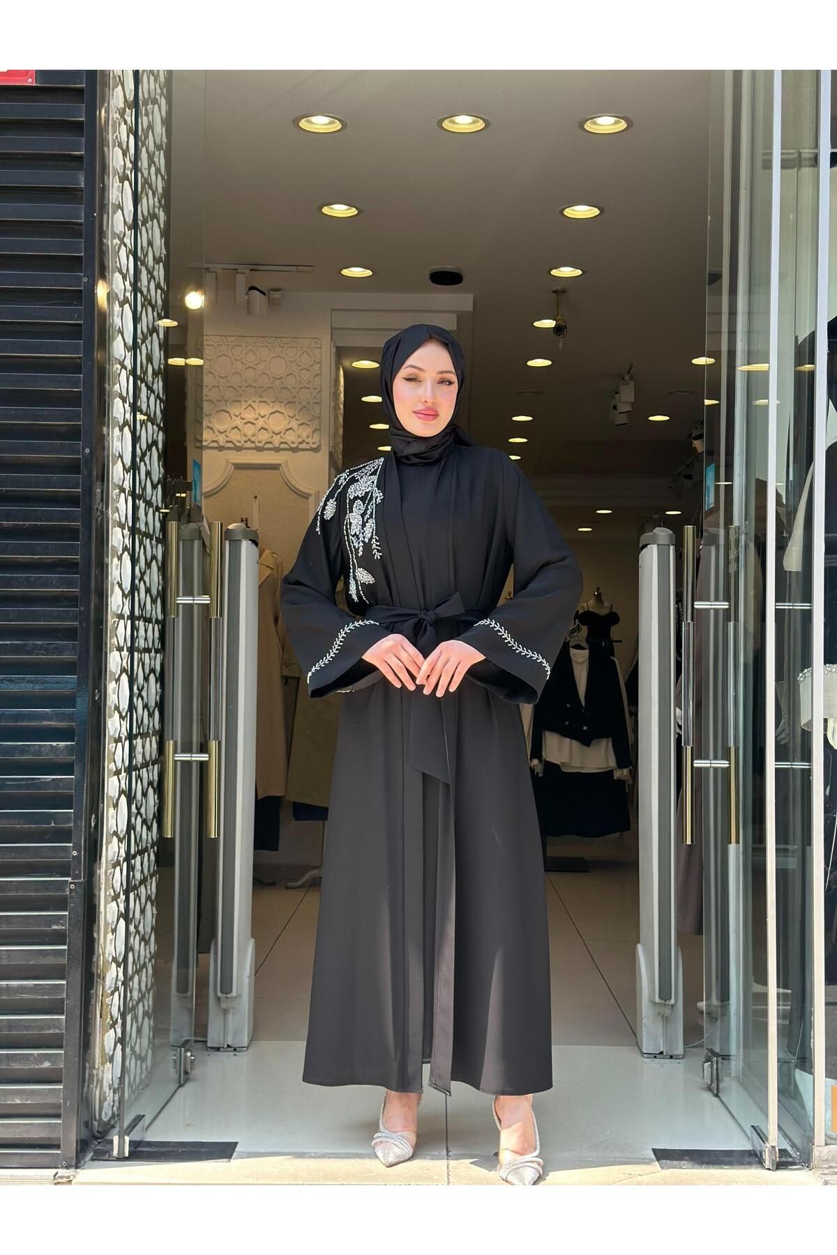 MODA ÖNDE TAŞ İŞLEMELİ ABAYA