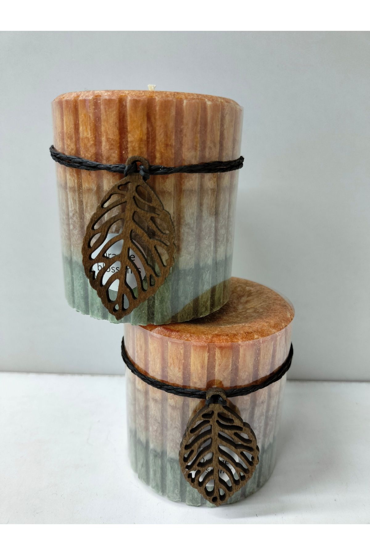 Yonca Hediyelik MODERN GÖRÜNÜMLÜ YAPRAK DETAYLI ZARİF MUM ( 8 CM )PORTAKAL,VANİLYA,ERİK ÇİÇEĞİ,GECE KOKUSU-TEK ADET