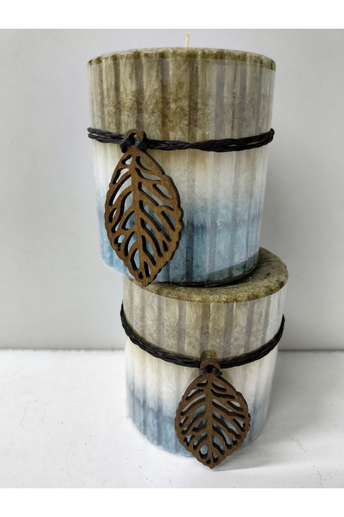 Yonca Hediyelik MODERN GÖRÜNÜMLÜ YAPRAK DETAYLI ZARİF MUM ( 8 CM )PORTAKAL,VANİLYA,ERİK ÇİÇEĞİ,GECE KOKUSU-TEK ADET