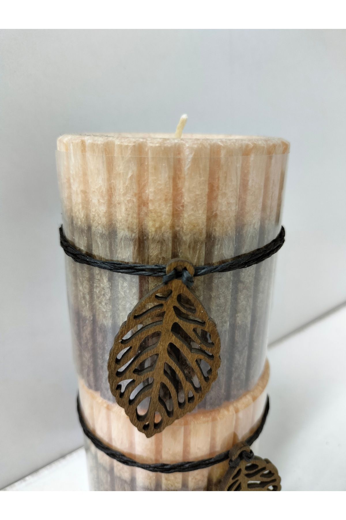 Yonca Hediyelik MODERN GÖRÜNÜMLÜ YAPRAK DETAYLI ZARİF MUM ( 8 CM )PORTAKAL,VANİLYA,ERİK ÇİÇEĞİ,GECE KOKUSU-TEK ADET