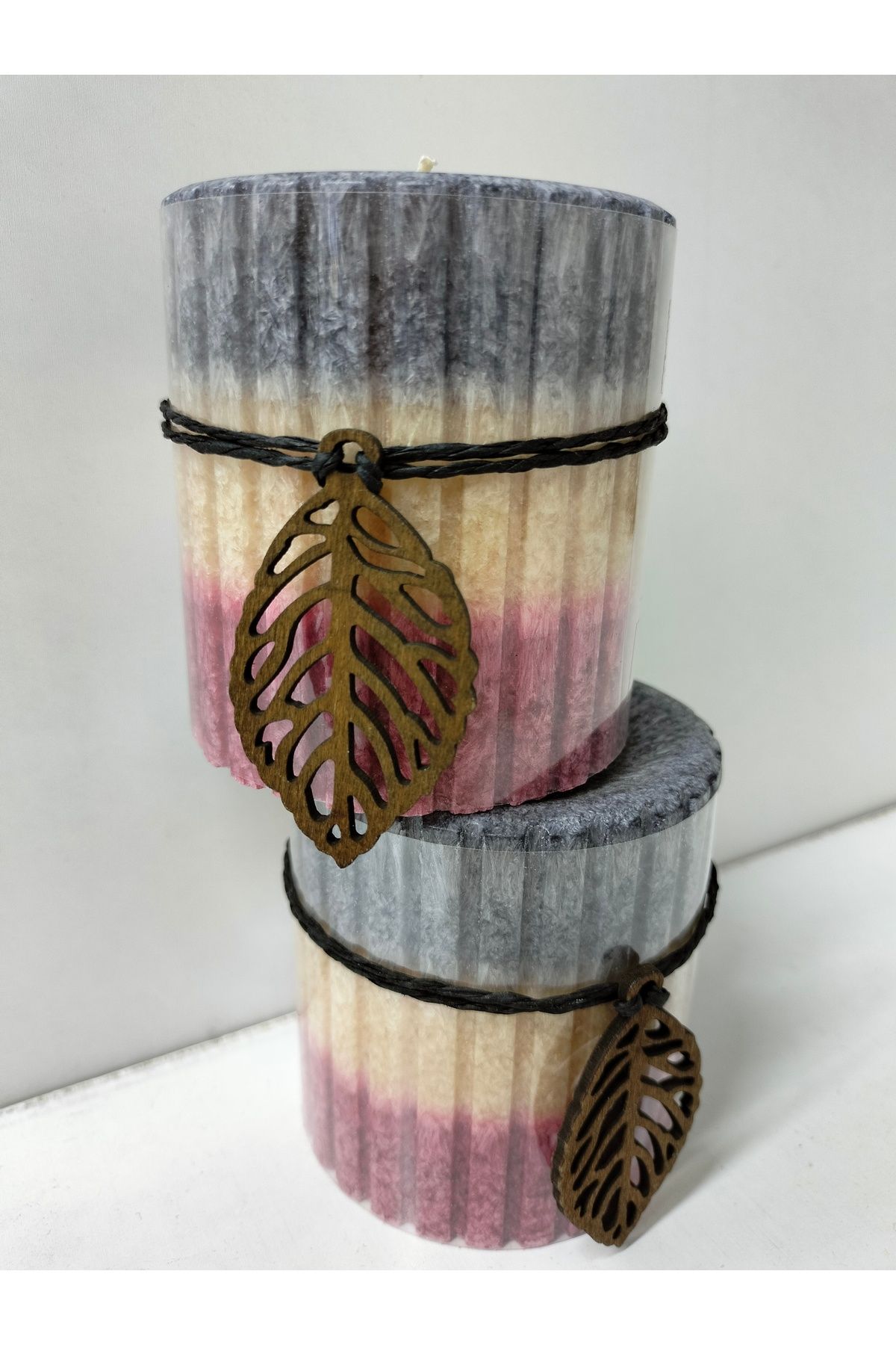 Yonca Hediyelik MODERN GÖRÜNÜMLÜ YAPRAK DETAYLI ZARİF MUM ( 8 CM )PORTAKAL,VANİLYA,ERİK ÇİÇEĞİ,GECE KOKUSU-TEK ADET