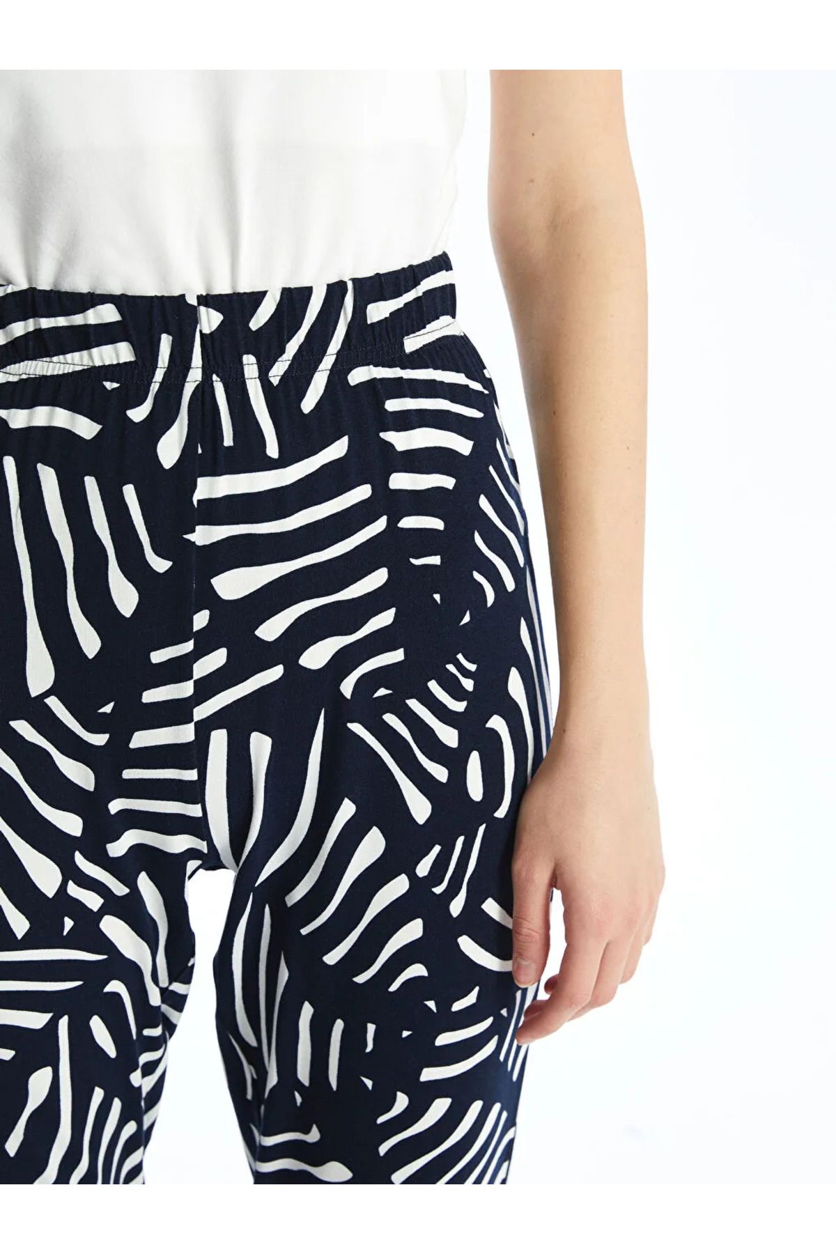 LC Waikiki-LCWAIKIKI Pantaloni de damă cu model cu talie elastică, albastru bleumarin 3