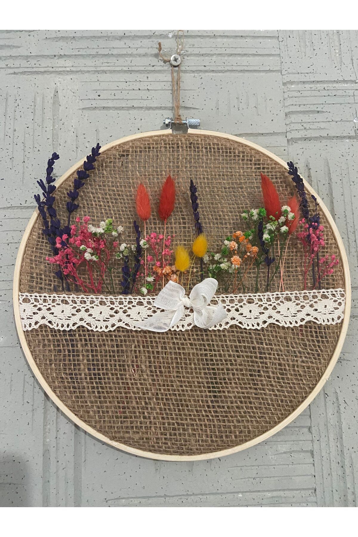 Sessiz Renkler Duvar Süsü / 27 cm ahşap kasnakta şoklanmış canlı çiçekler.