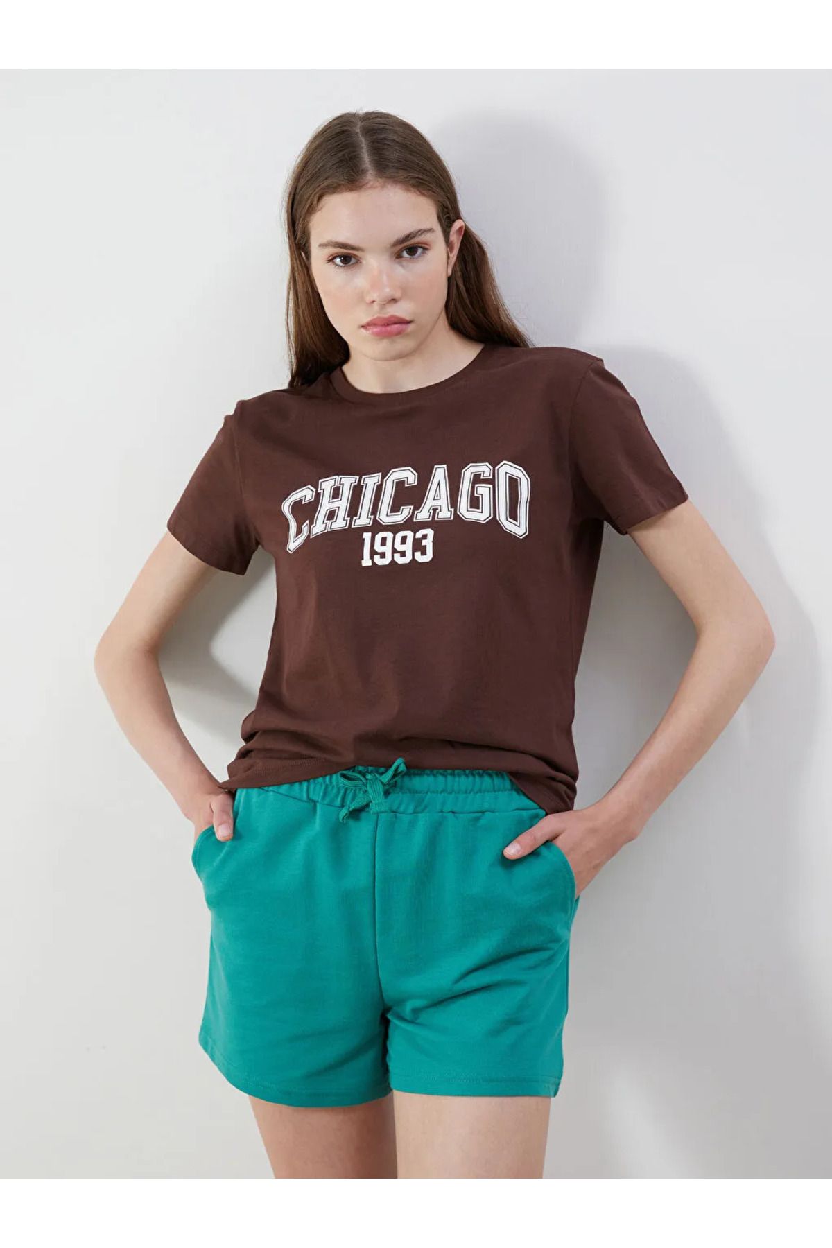 LC Waikiki XSIDE Kahverengi Bisiklet Yaka Chicago Baskılı Kadın Tişört