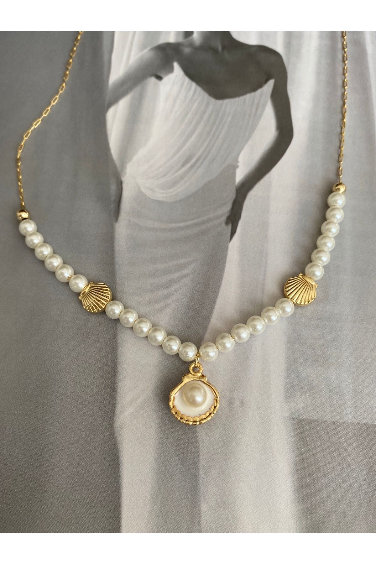 Pinery Jewels Sıralı İncili Yazlık Kadın Kolye – Modern ve Şık Tasarım