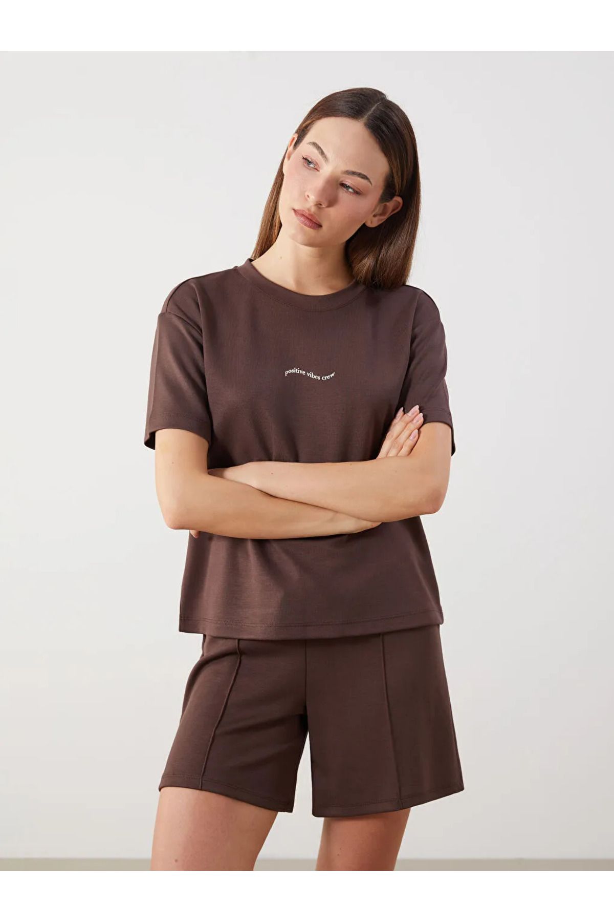 LC Waikiki LCW Comfort Kahverengi Bisiklet Yaka Baskılı Kadın Tişört
