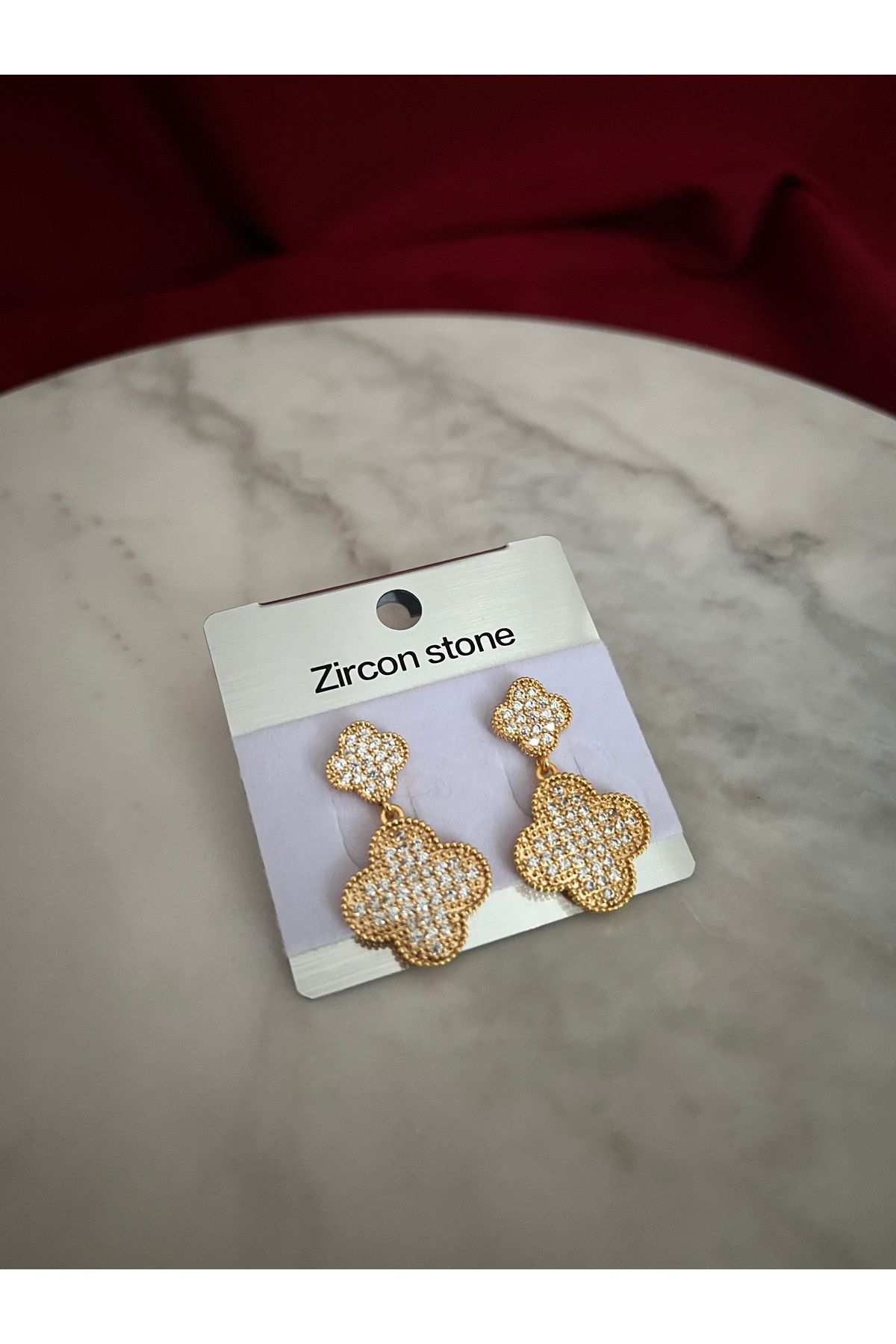 AKSESUARIM Zirkon Taşlı Gold Yonca Küpe – Sallantılı Lüks Model