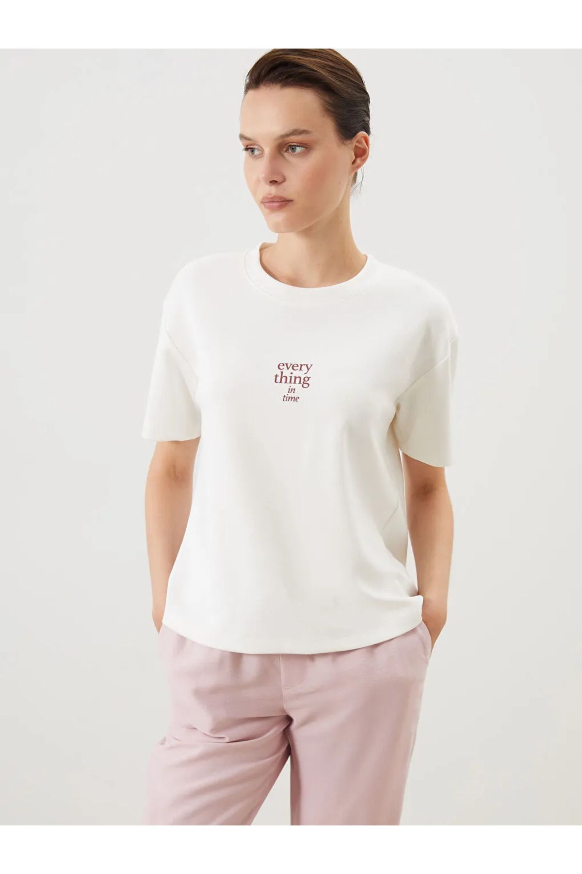 LC Waikiki LCW Comfort Ekru Bisiklet Yaka Baskılı Kadın Tişört