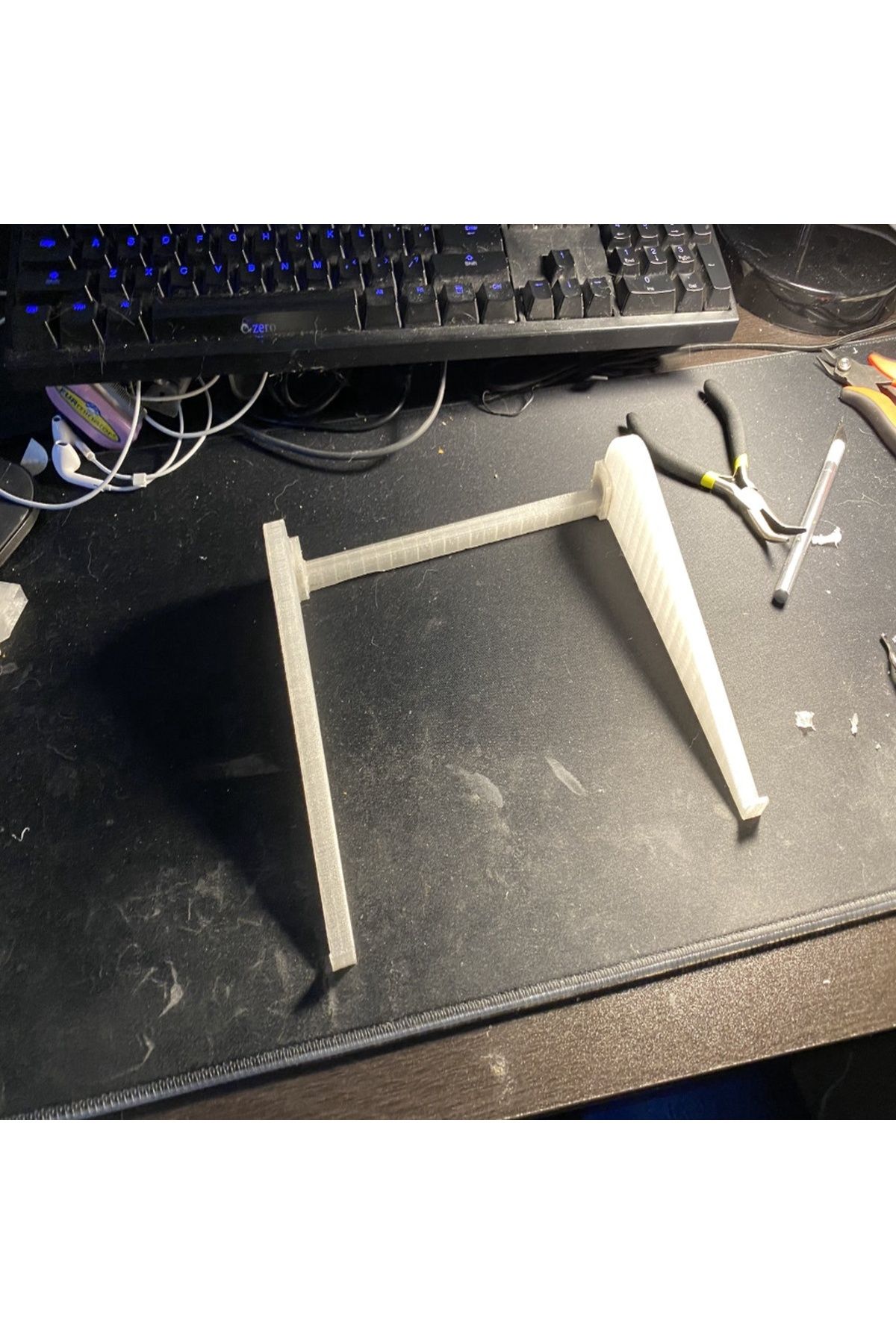 Lucest Taşınabilir Manyetik Tablet Standı (Plastik Aparattır!!!)