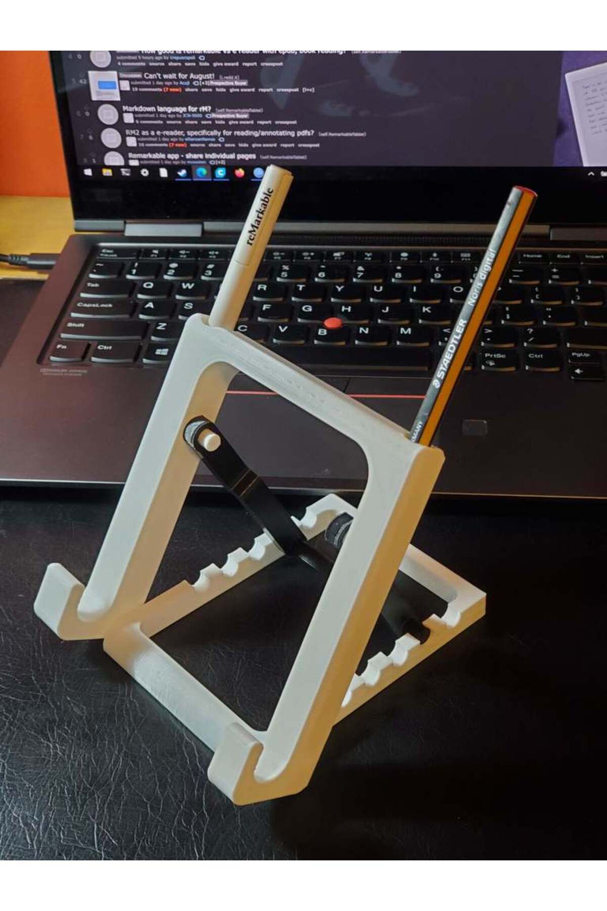 Lucest İşaretleyici/kalem tutuculu ayarlanabilir tablet standı (Plastik Aparattır!!!)